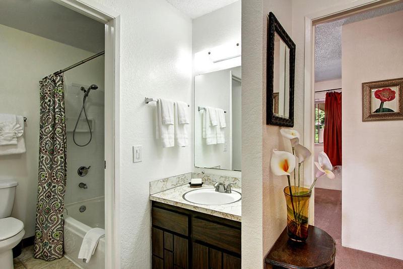 Downtown Redmond Townhouse by Stay Rested