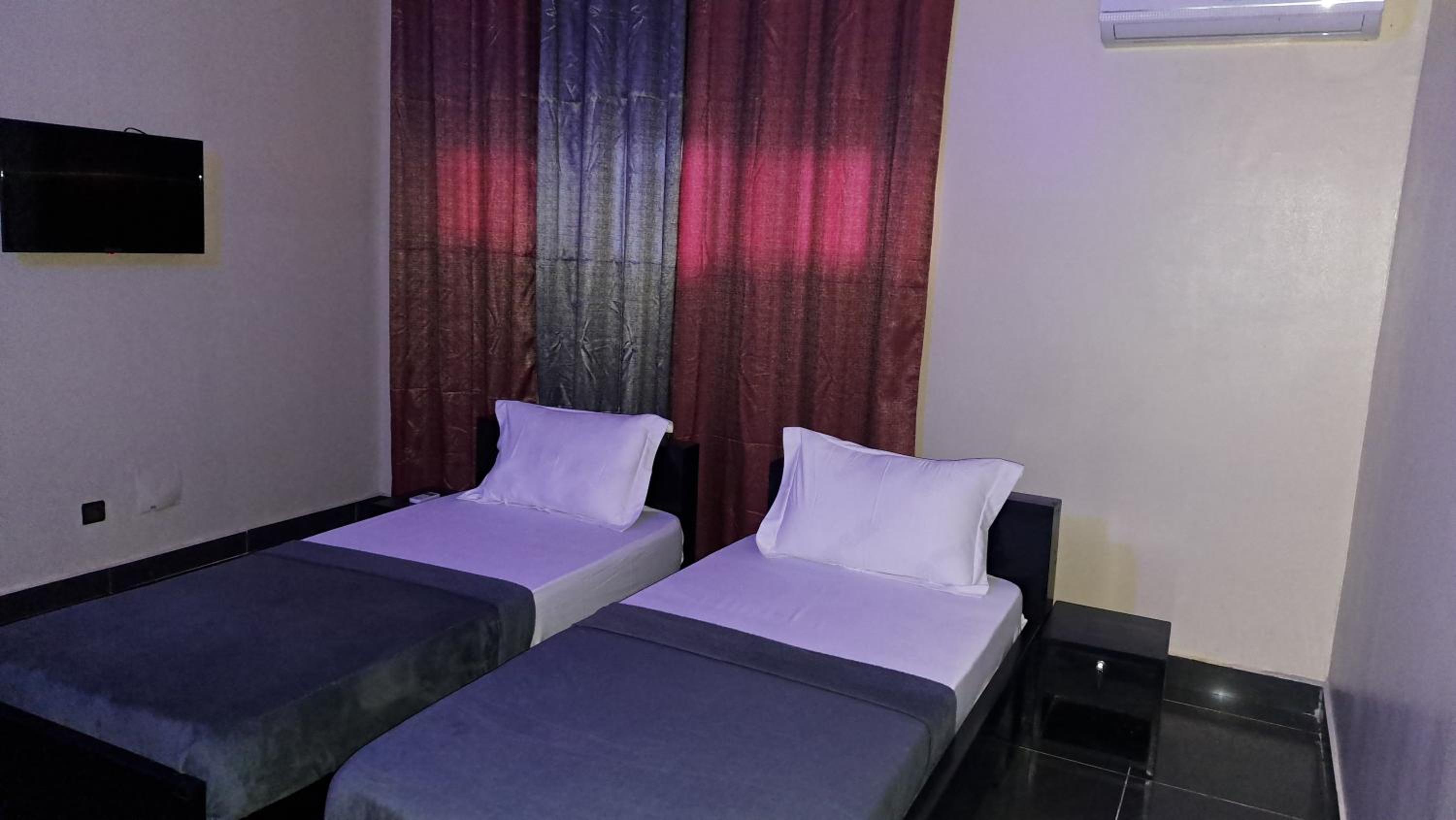 Deluxe Twin Beds Bedroom in Lome Togo