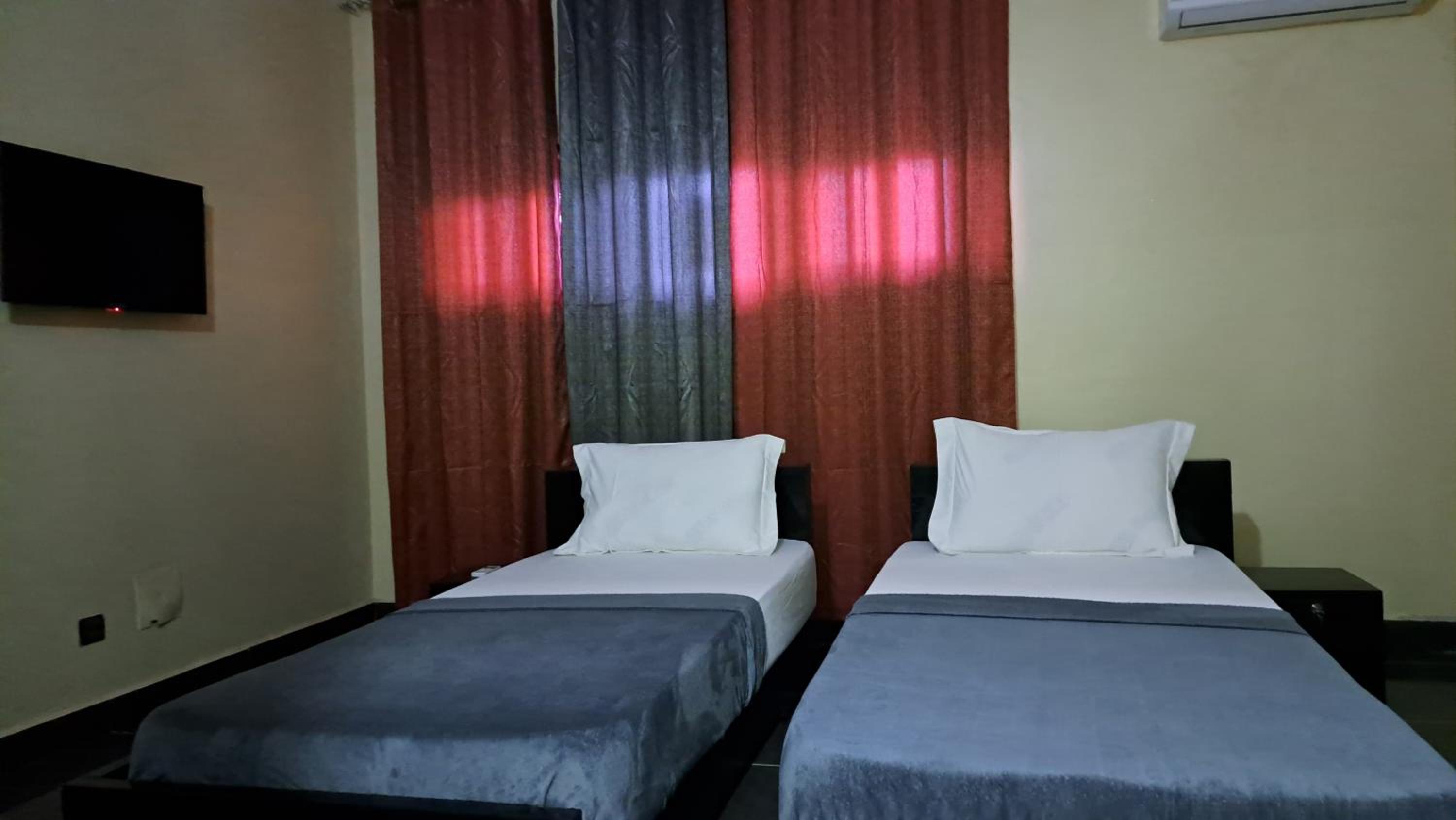 Deluxe Twin Beds Bedroom in Lome Togo