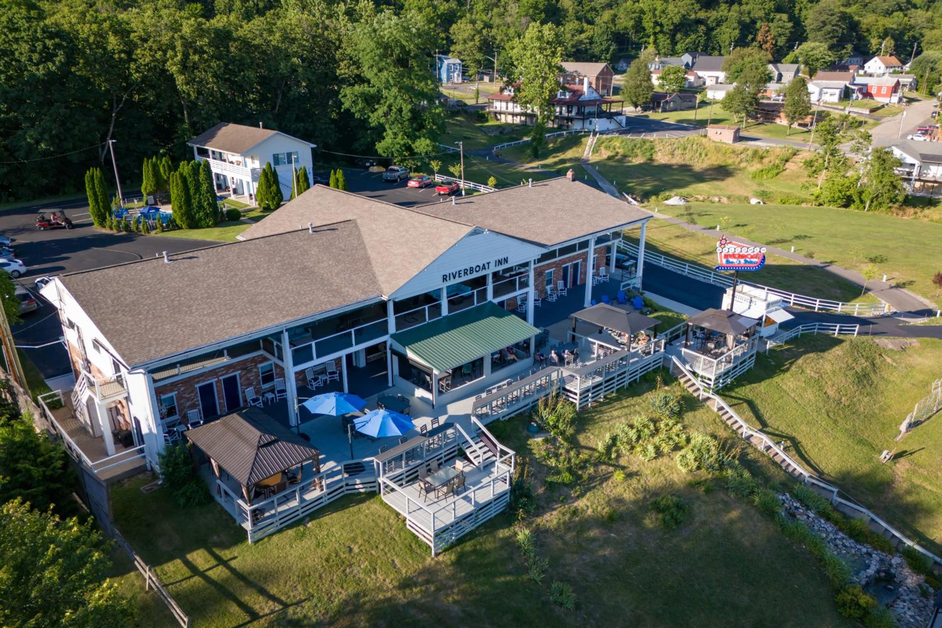 Riverboat Inn & Suites view 3