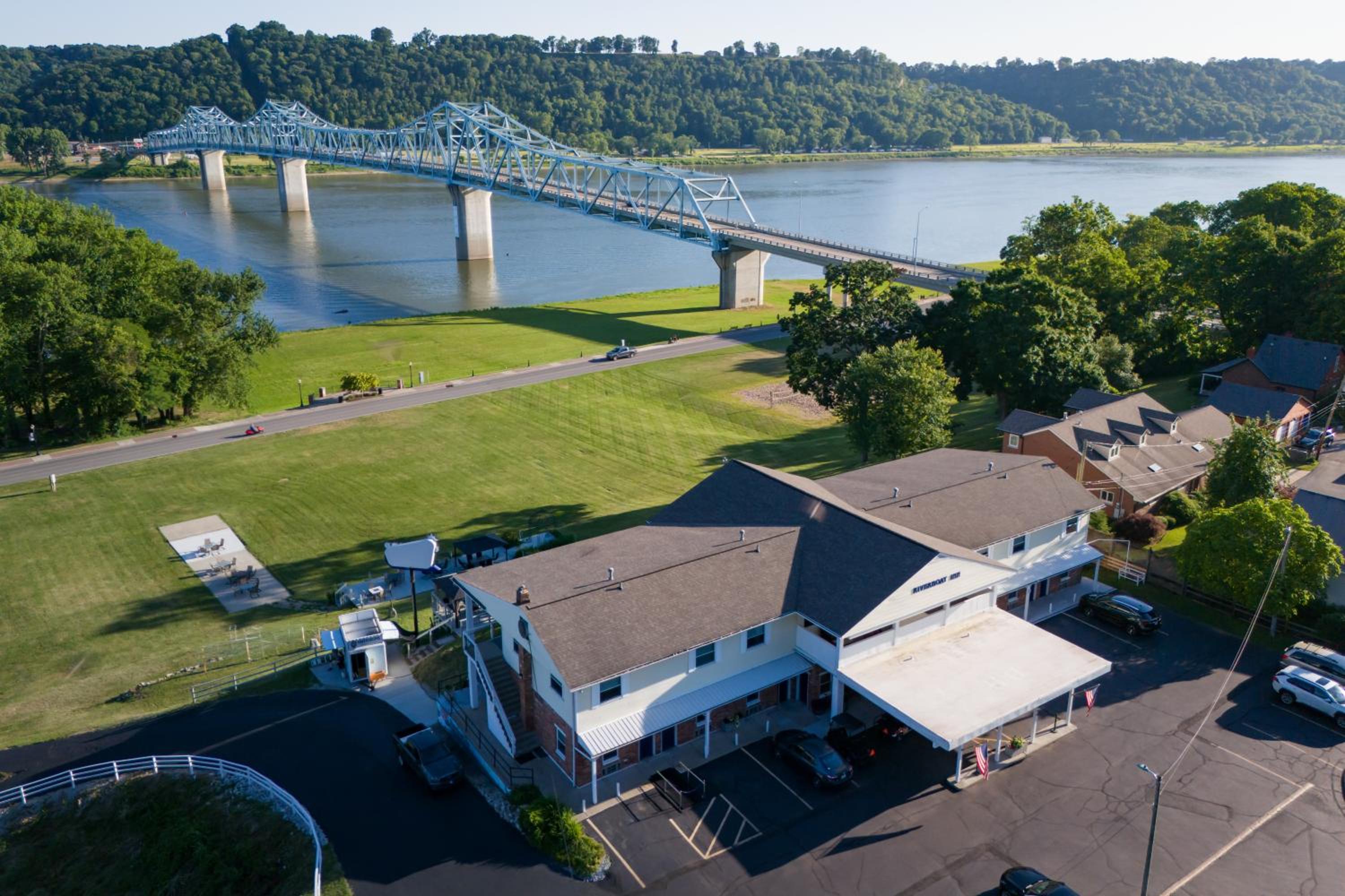 Riverboat Inn & Suites view 2