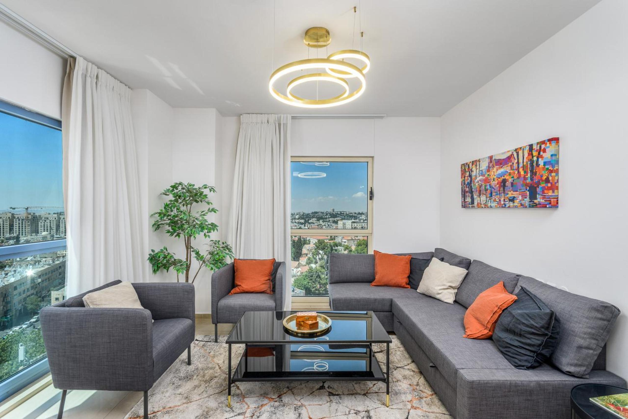 City Apartment with Stunning View view 2
