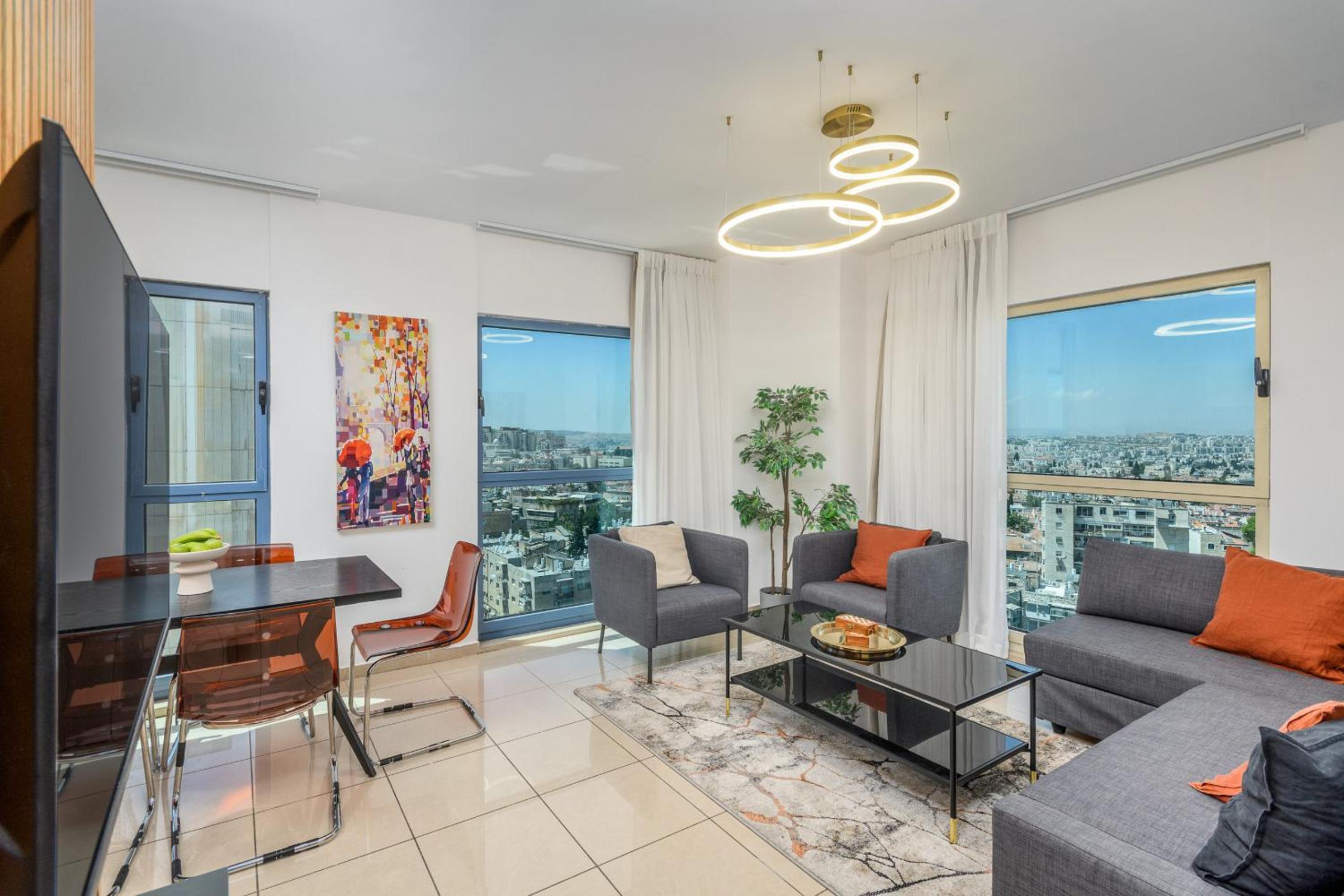 City Apartment with Stunning View view 5