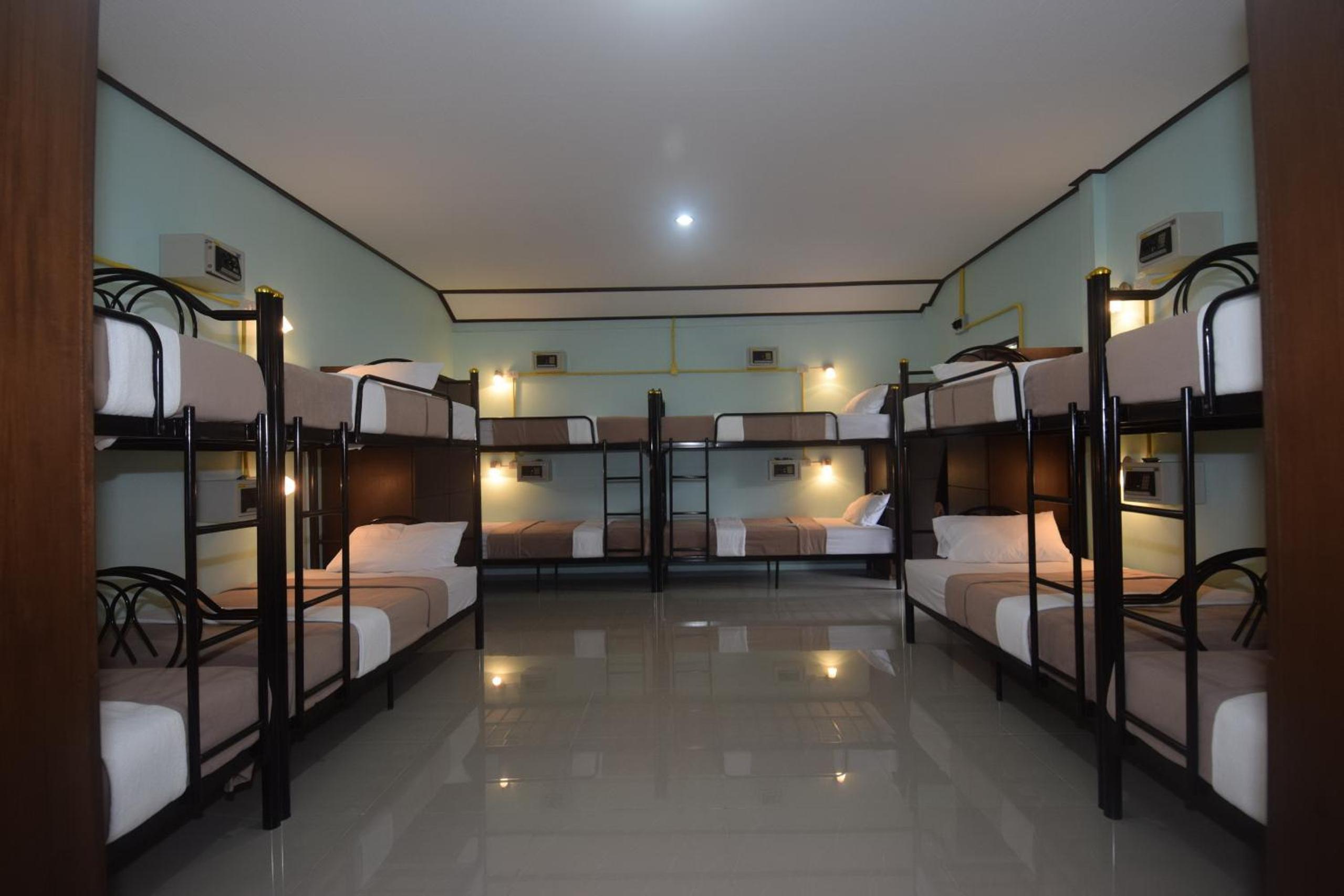Lanta Long Beach Hostel