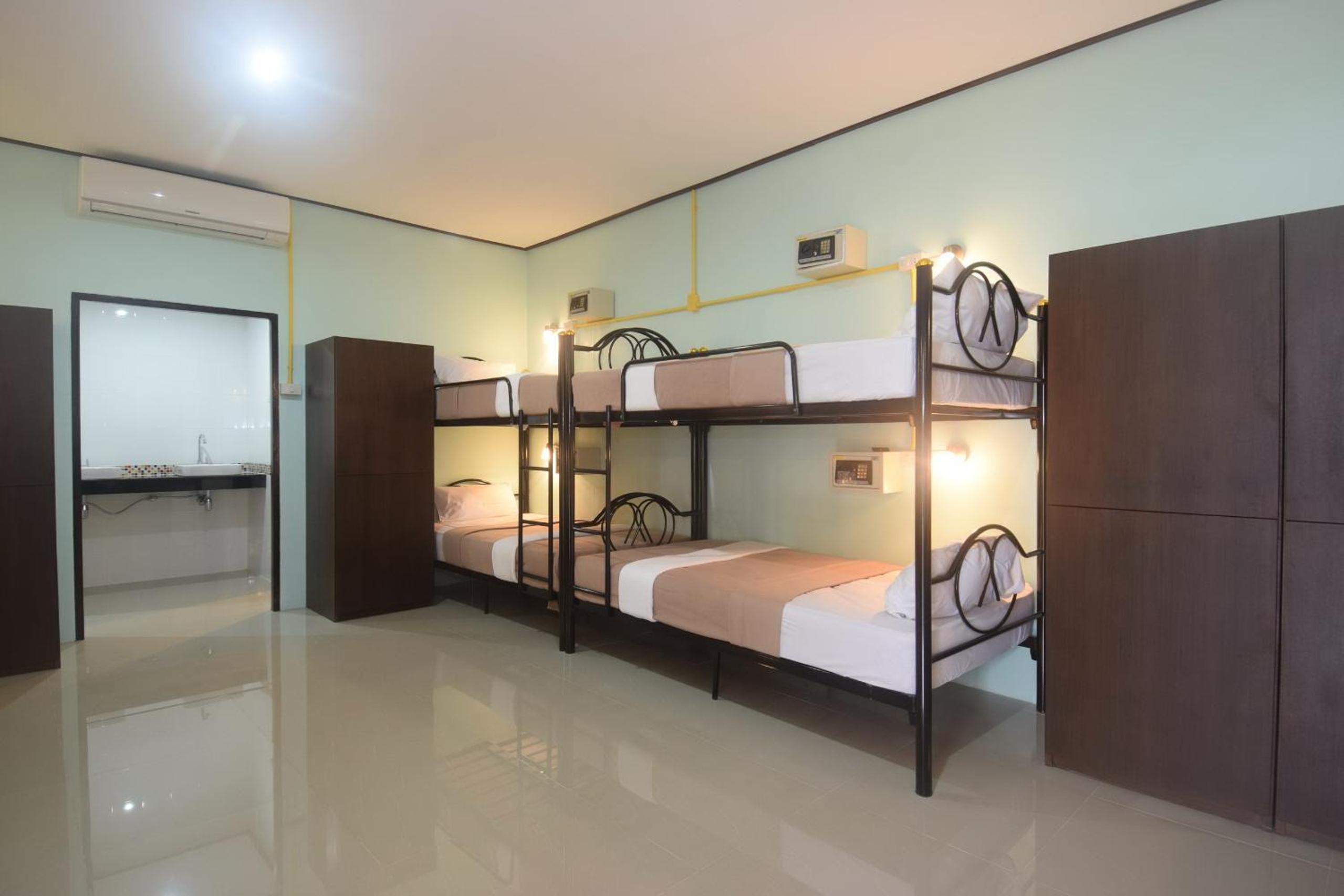 Lanta Long Beach Hostel