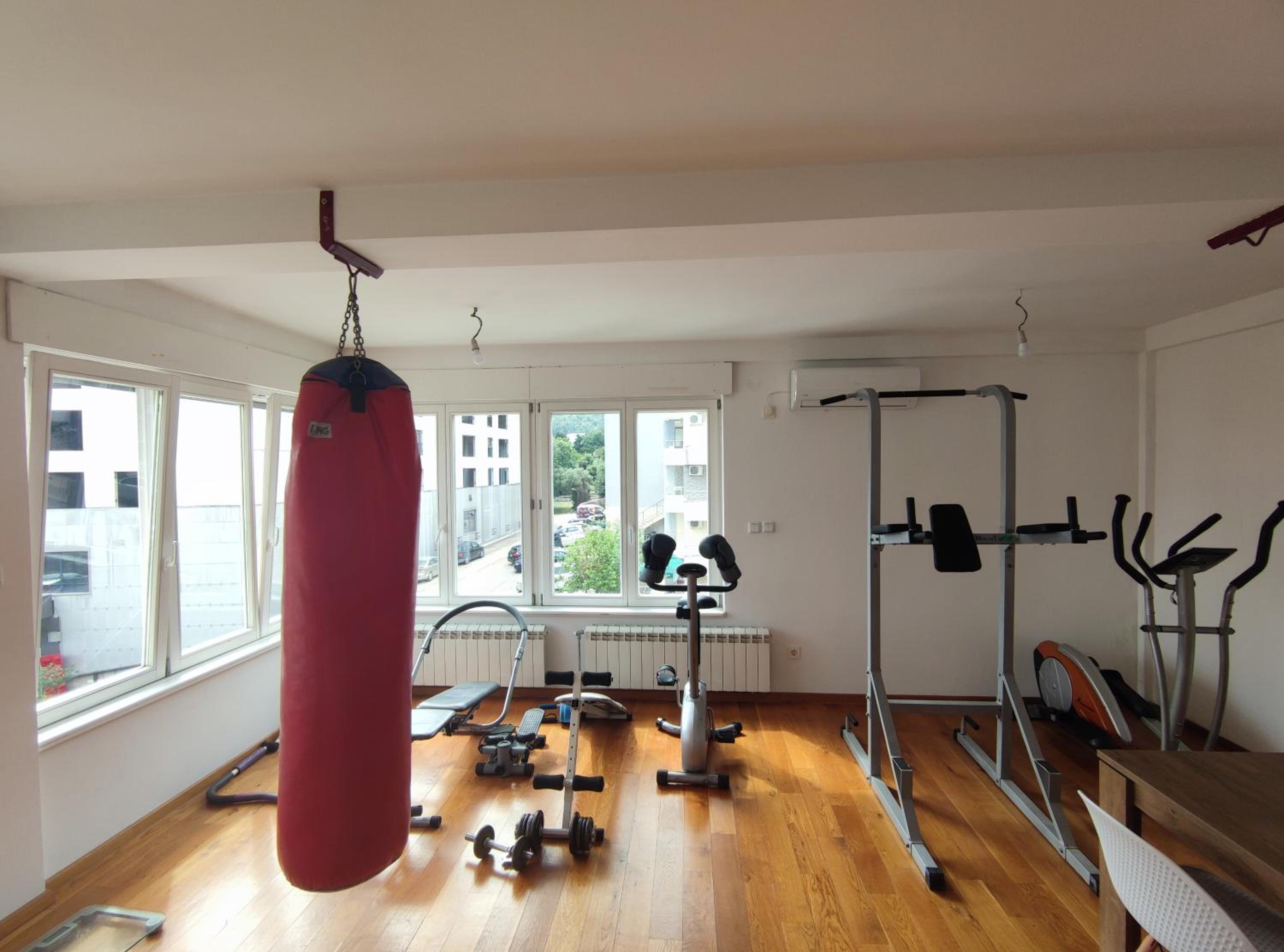 Fun and spacious apartment view 4