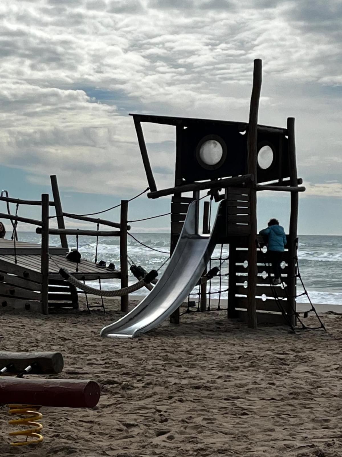 Acogedor y Amplio Apartamento familiar a pie de playa