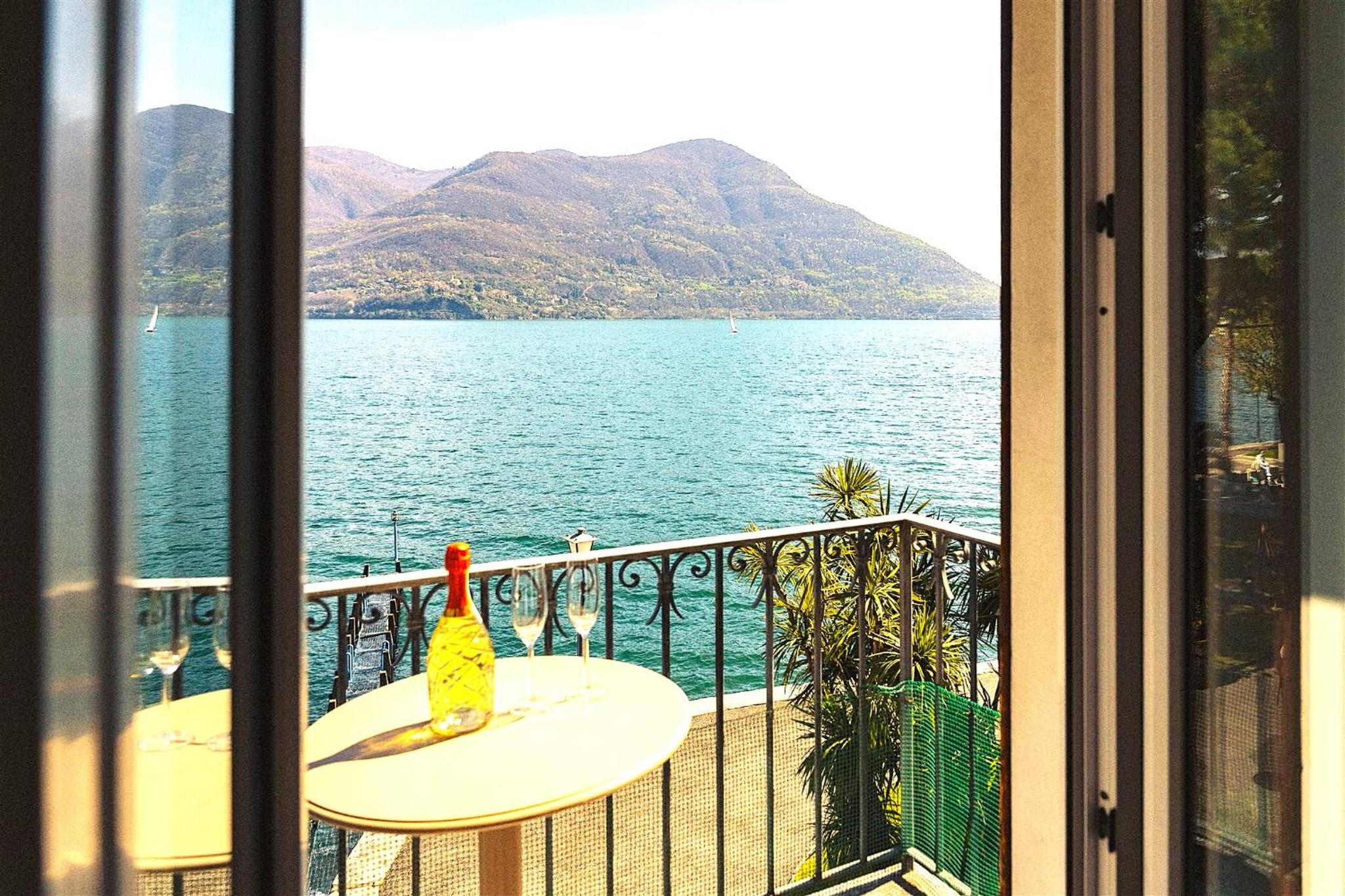 Casa al Lago - Lakefront two-storey apartment on Lake Promenade