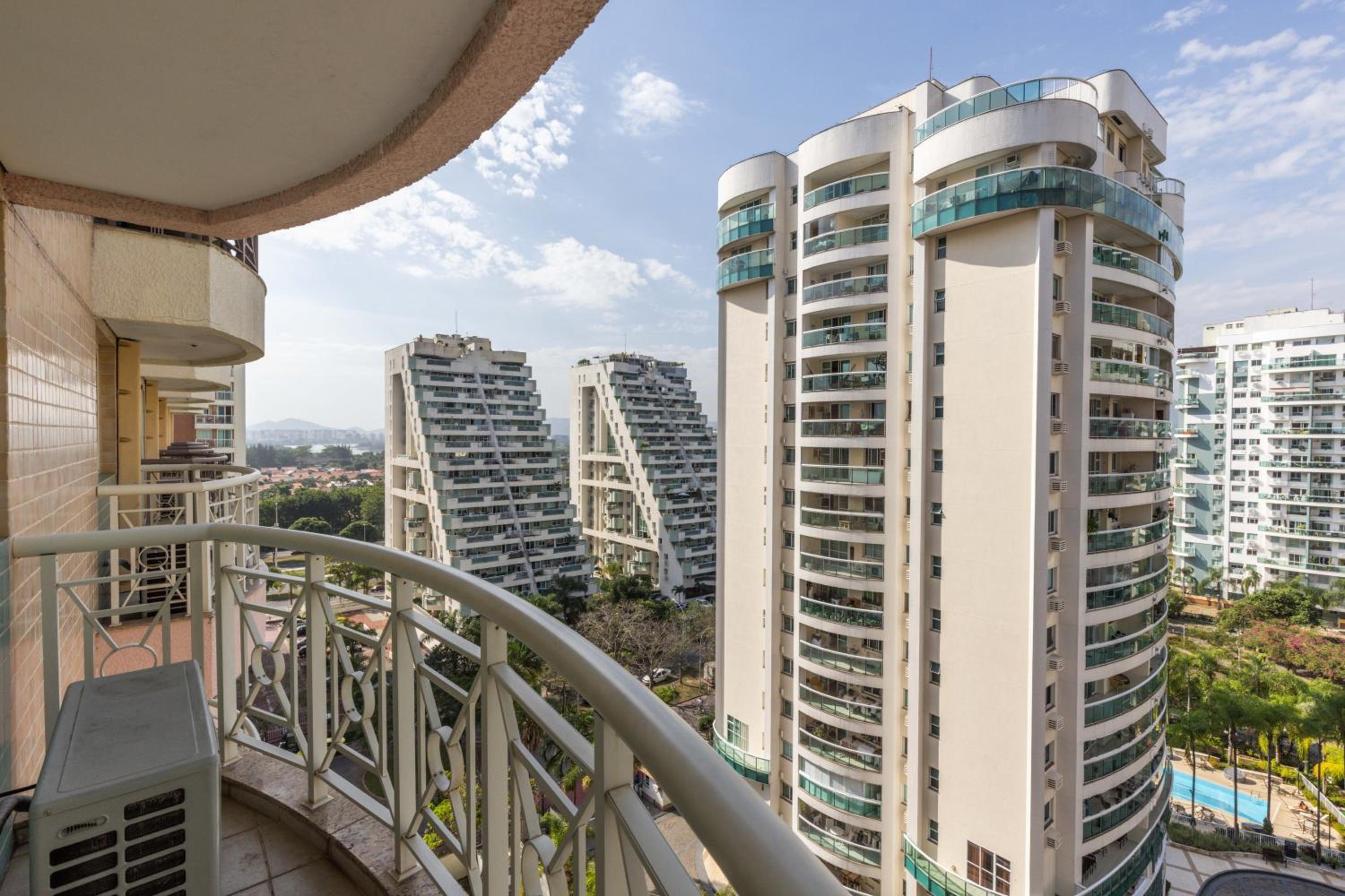 Barra Premium - flat com serviços, recepção 24 horas, piscina, academia e balsa para praia!