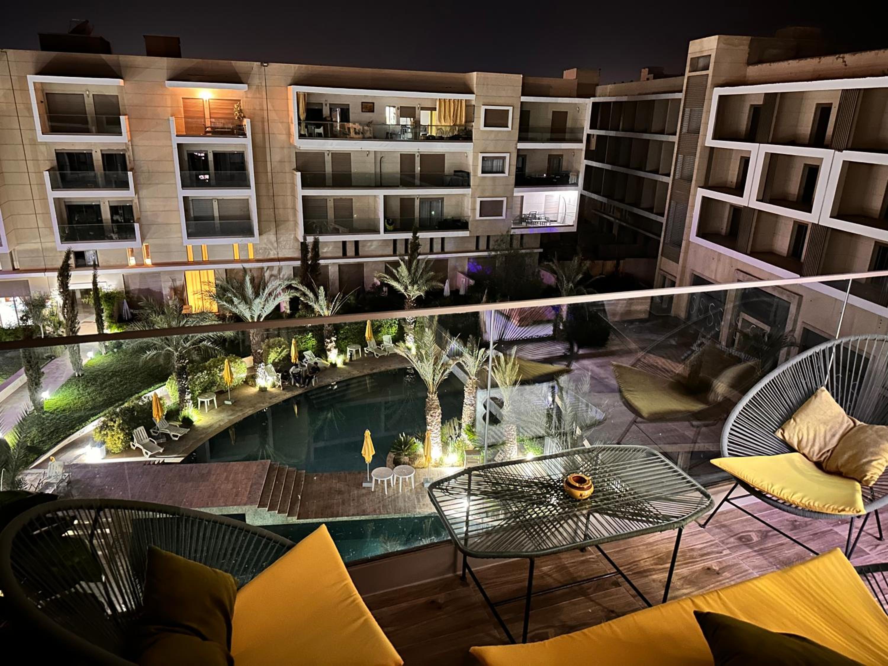 PEARL GARDEN Luxueux Studio Chic Piscine Terrasse Netflix IPTV Parking view 5