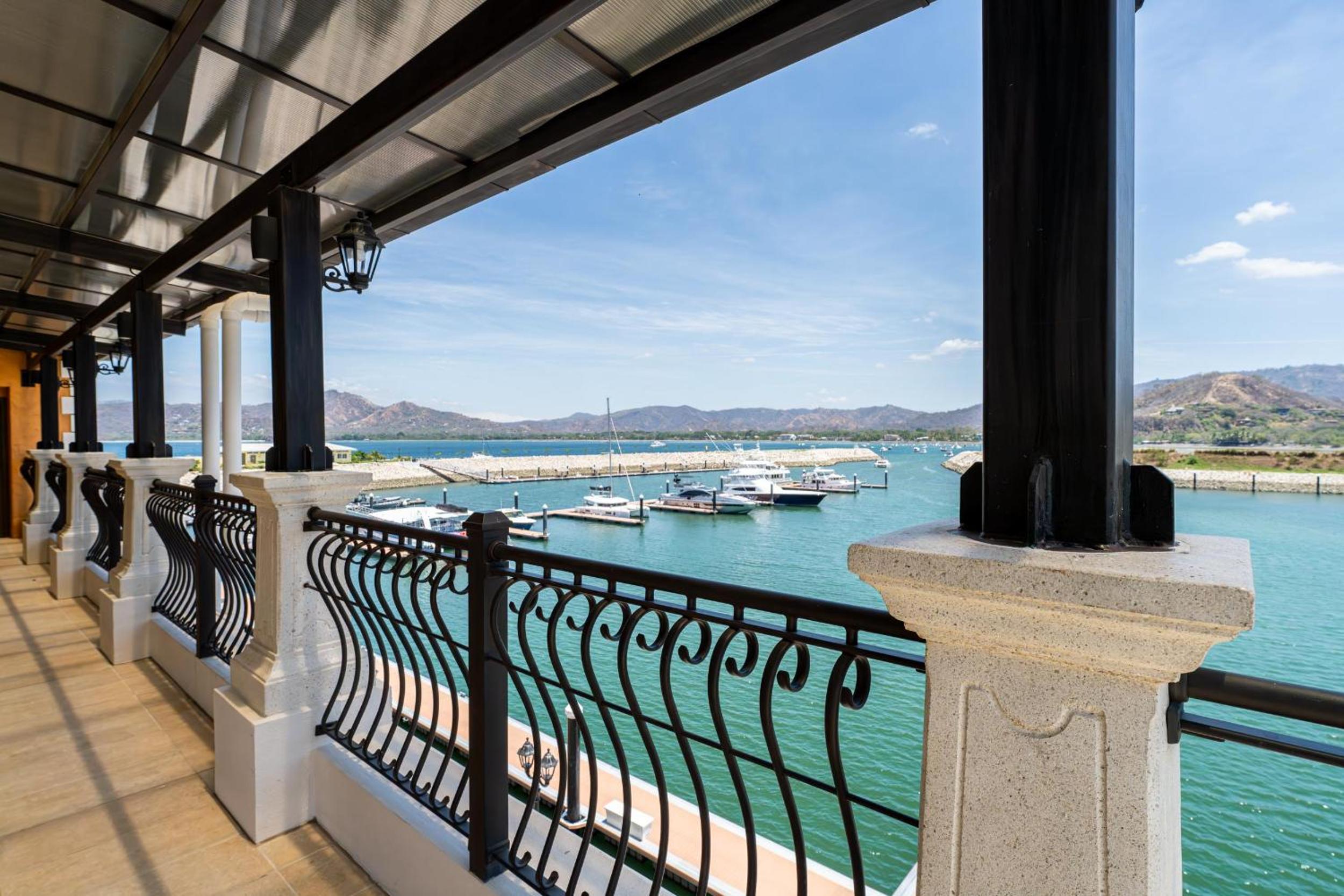 Flamingo Marina - 2BR Condo - Charming Seaview