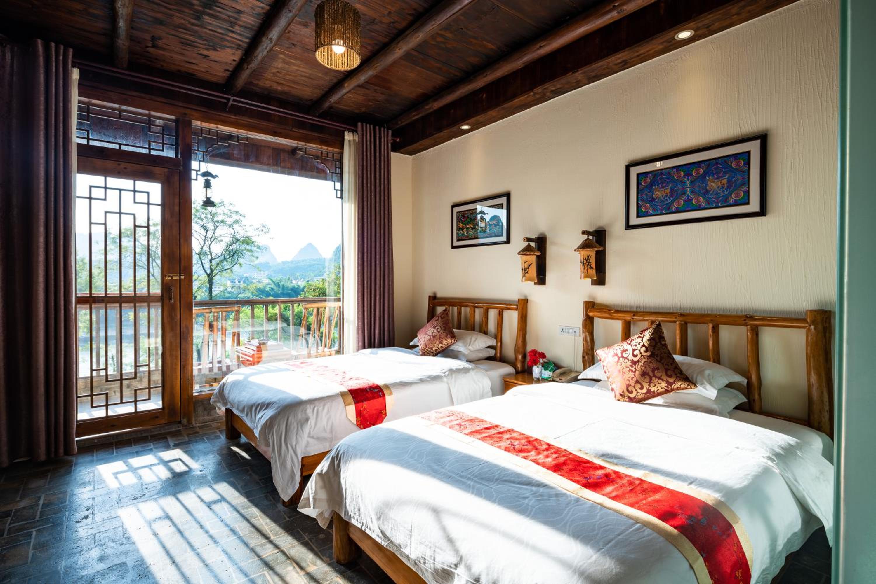 Yangshuo River Lodge Hotel--English speaking team&Swimming pool&Activties organized&Free pick up from Airport or TS over 3 nights