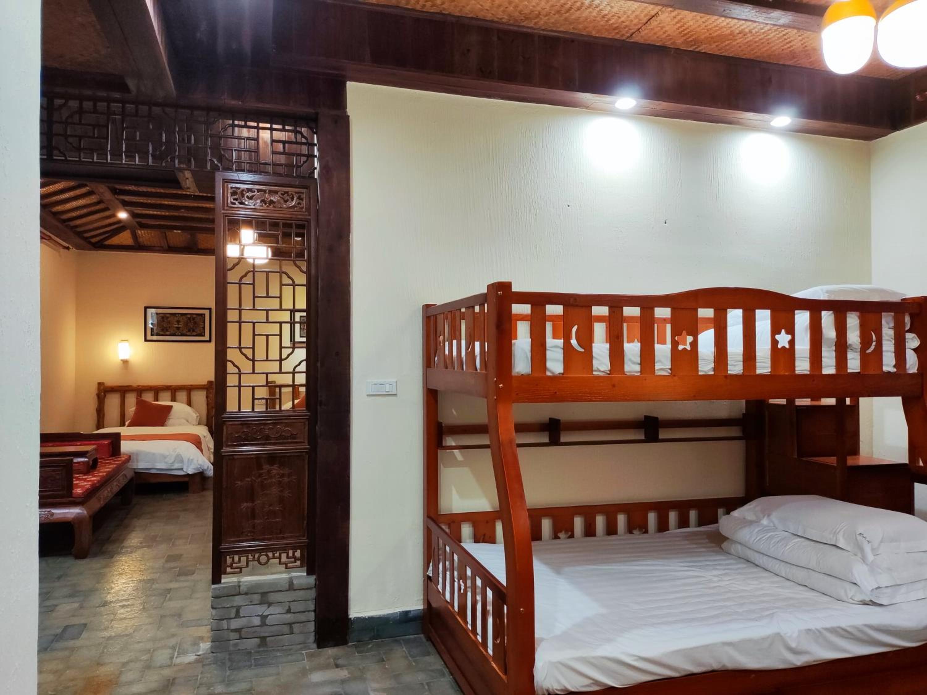 Yangshuo River Lodge Hotel--English speaking team&Swimming pool&Activties organized&Free pick up from Airport or TS over 3 nights