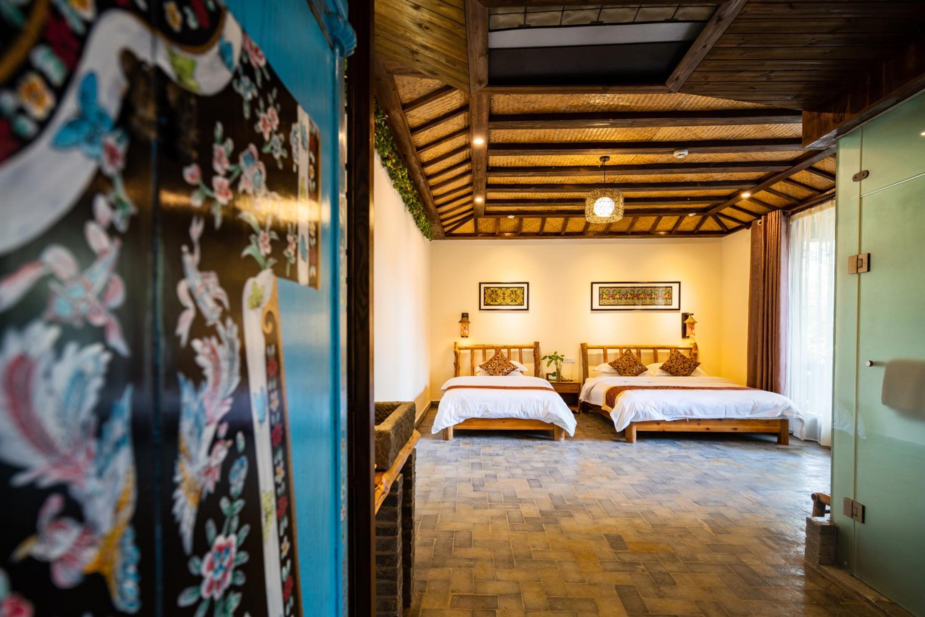 Yangshuo River Lodge Hotel--English speaking team&Swimming pool&Activties organized&Free pick up from Airport or TS over 3 nights