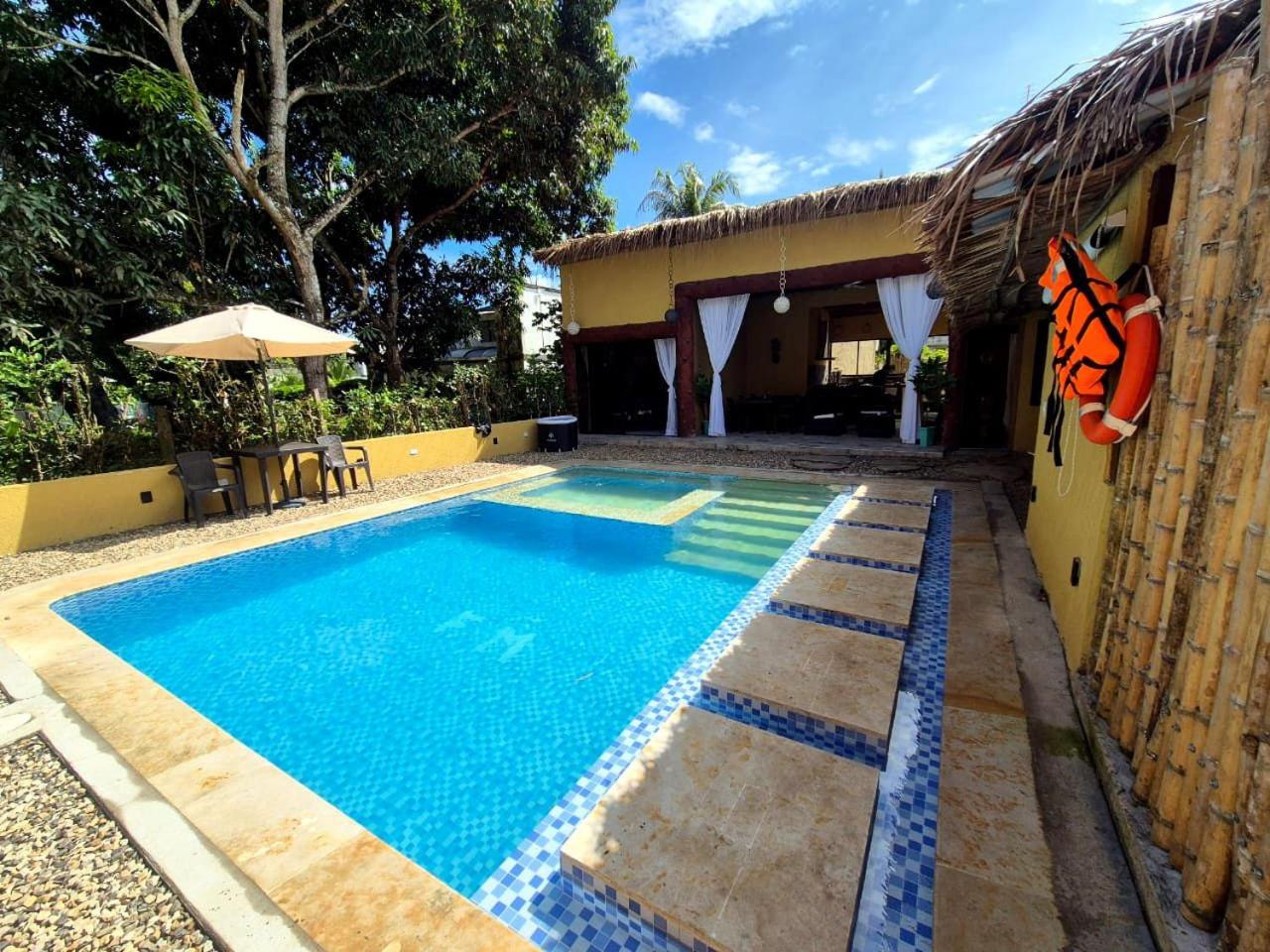 Lujosa villa con piscina y cine privado