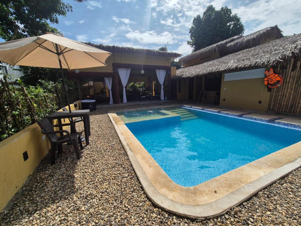 Lujosa villa con piscina y cine privado