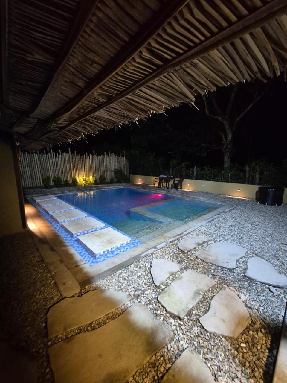 Lujosa villa con piscina y cine privado