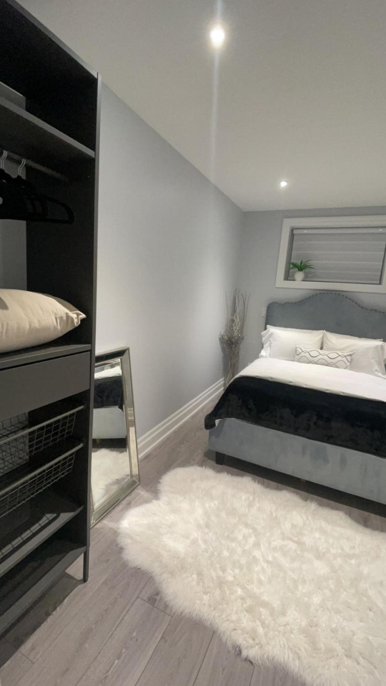 Luxury 2bedroom Unit in the city with a heated salt water pool