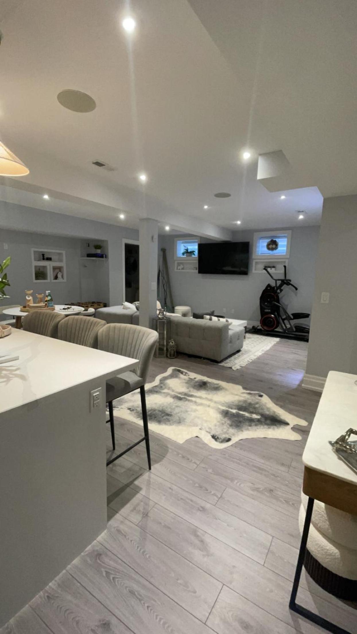 Luxury 2bedroom Unit in the city with a heated salt water pool