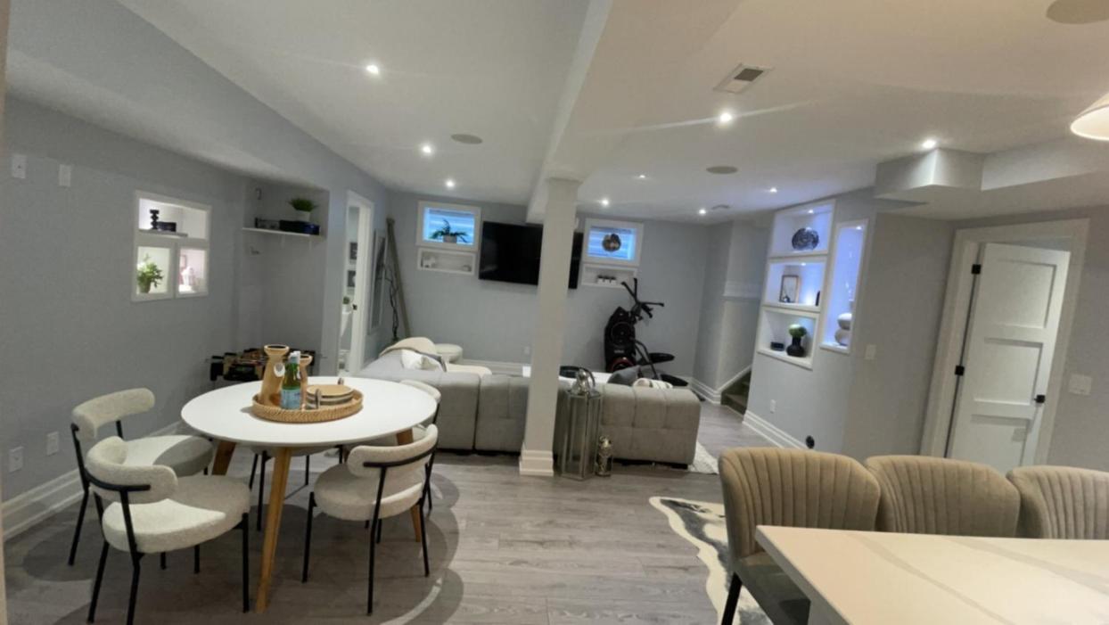 Luxury 2bedroom Unit in the city with a heated salt water pool