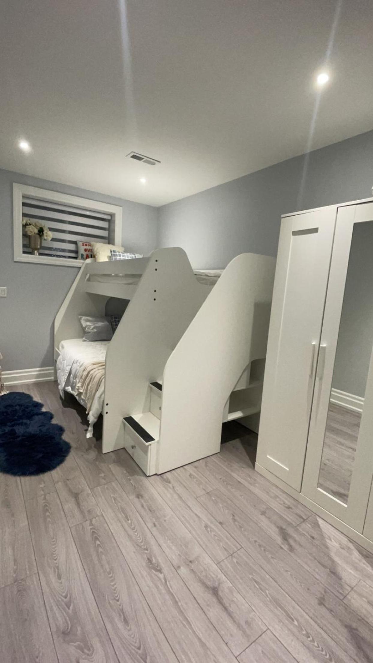 Luxury 2bedroom Unit in the city with a heated salt water pool