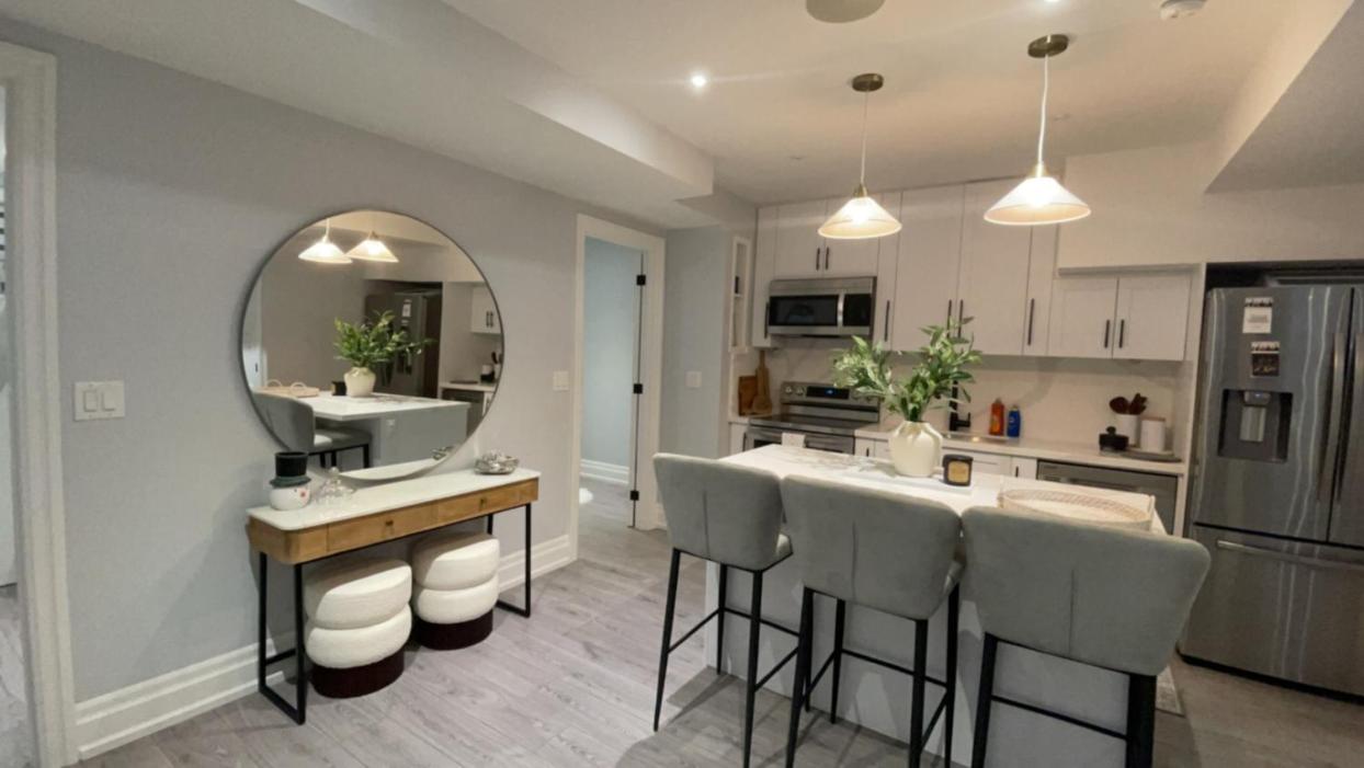 Luxury 2bedroom Unit in the city with a heated salt water pool
