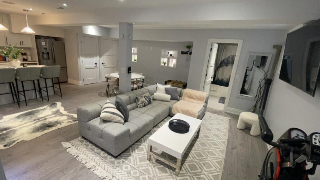 Luxury 2bedroom Unit in the city with a heated salt water pool