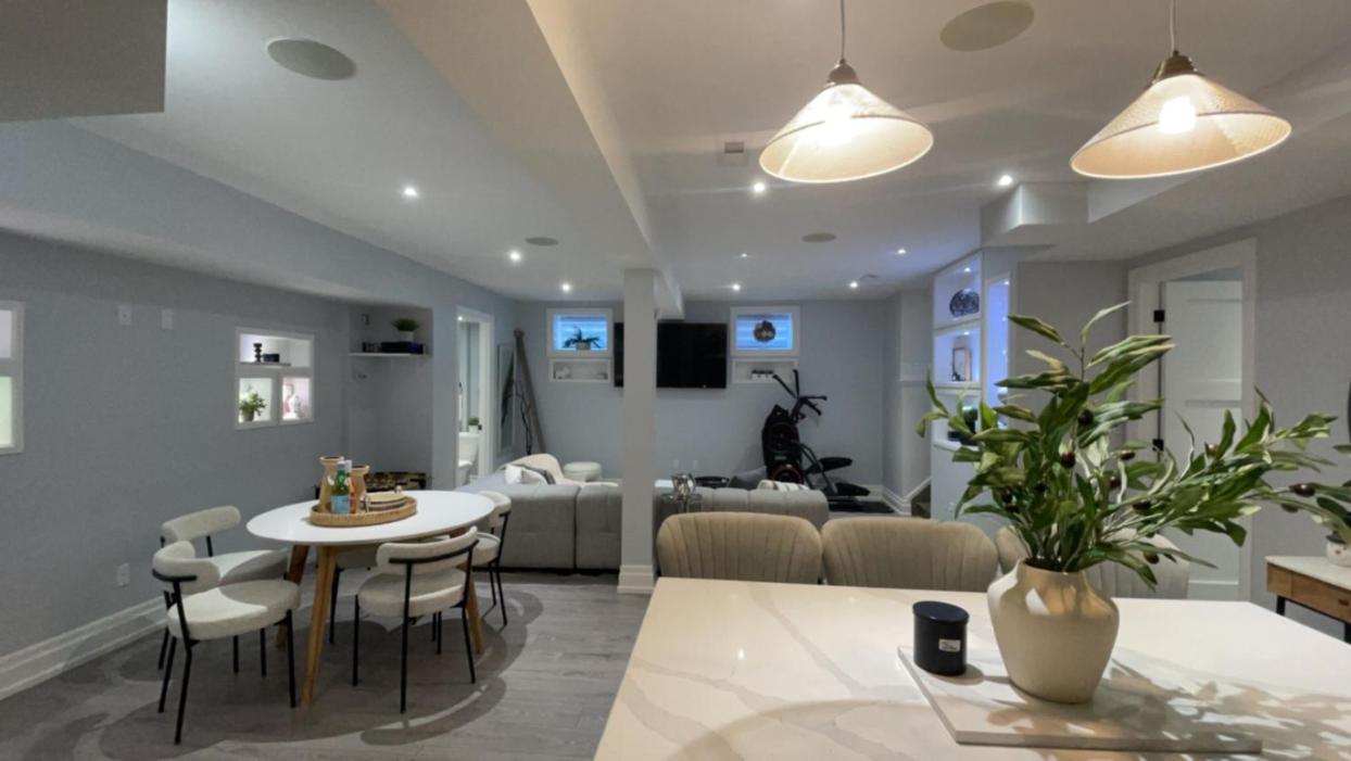 Luxury 2bedroom Unit in the city with a heated salt water pool