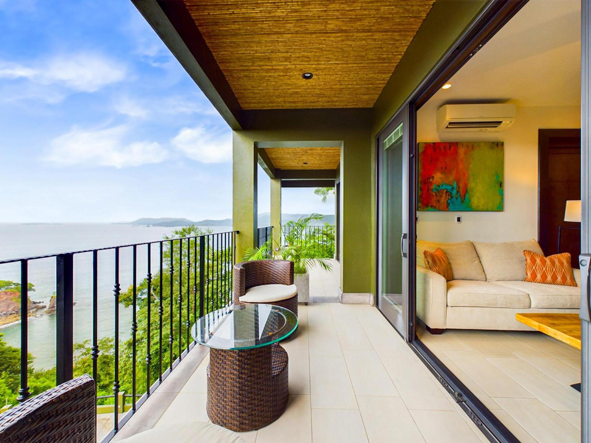 360 Splendor 405 Ocean View Condo- With Breakfast