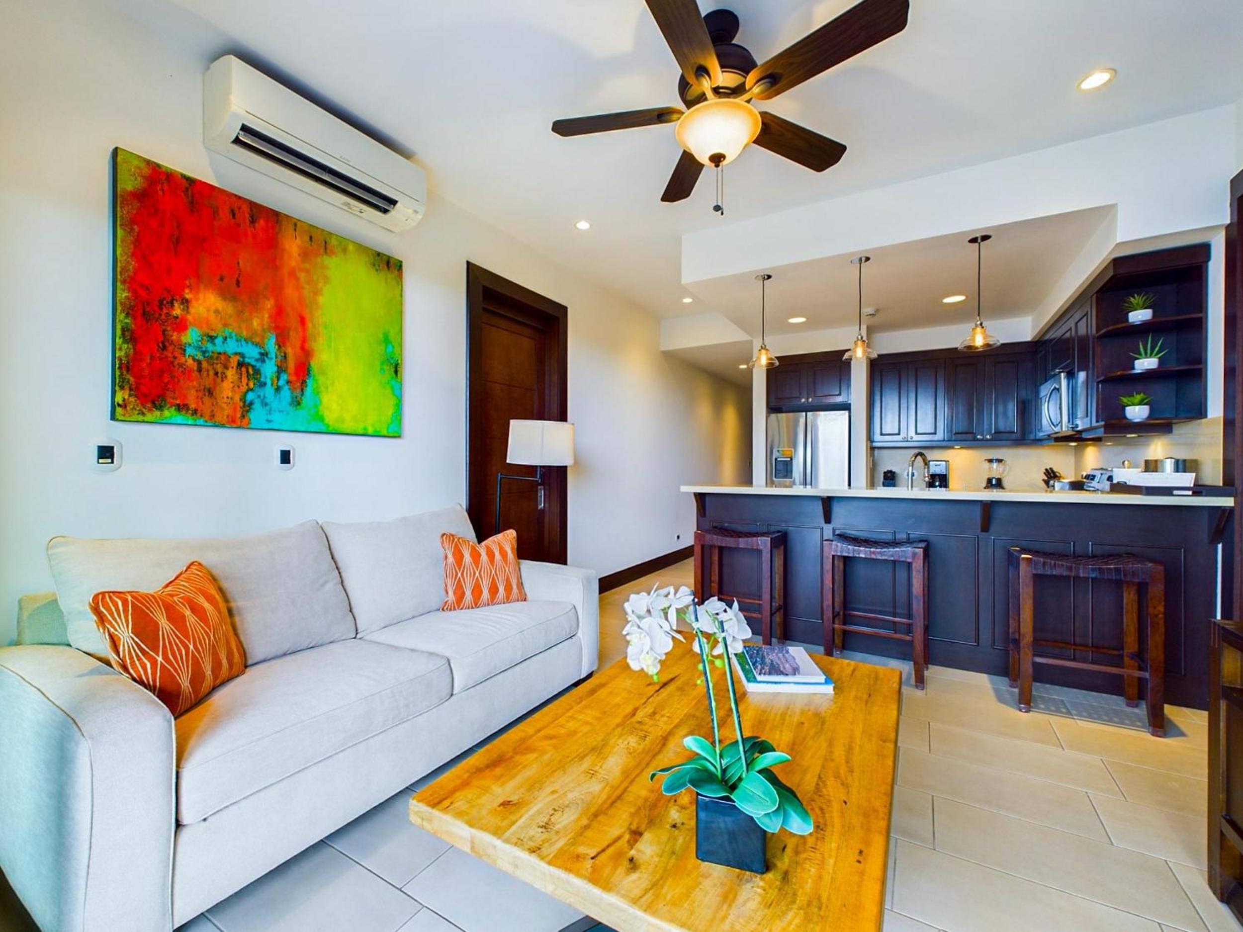 360 Splendor 405 Ocean View Condo- With Breakfast