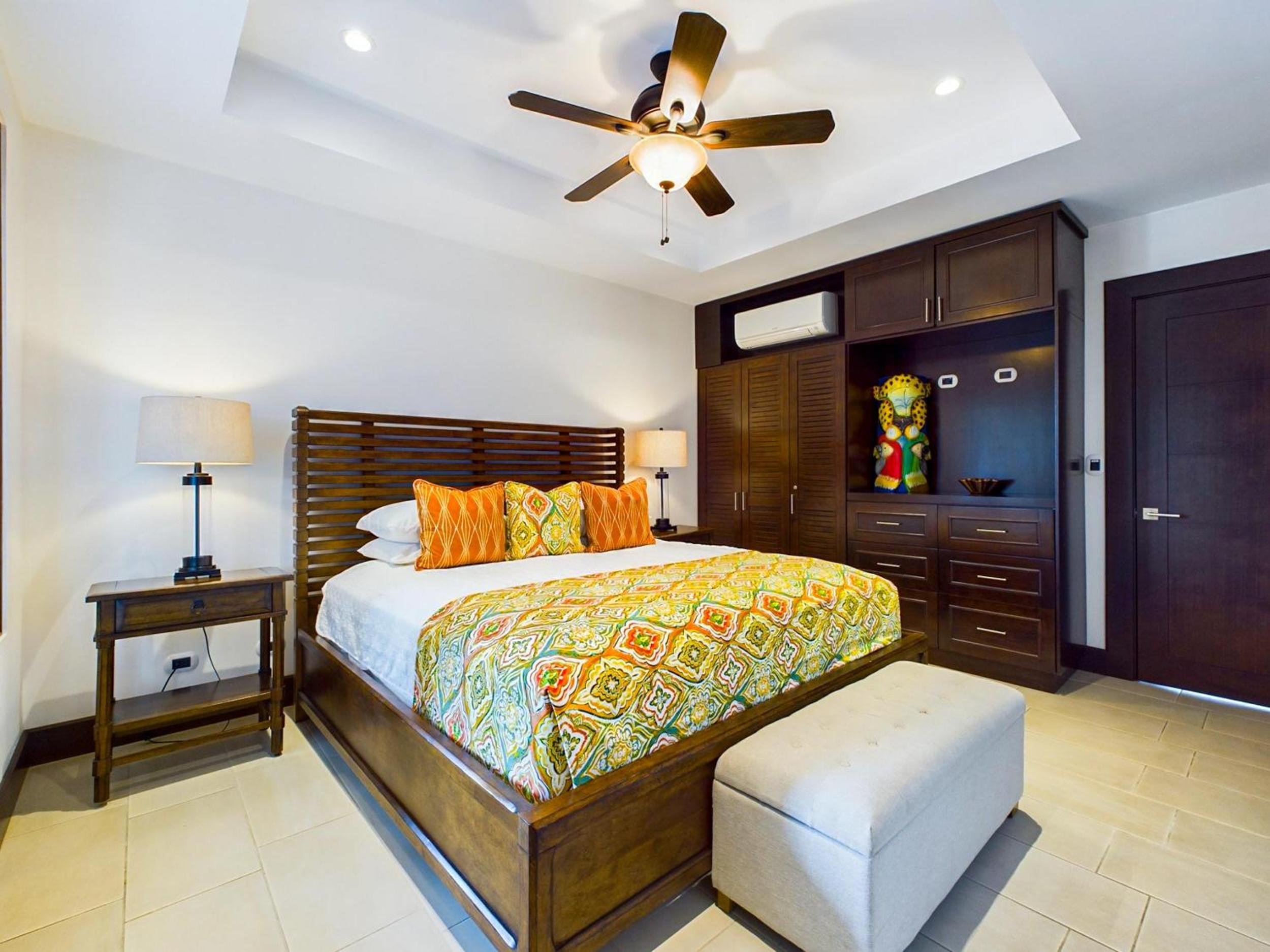 360 Splendor 405 Ocean View Condo- With Breakfast