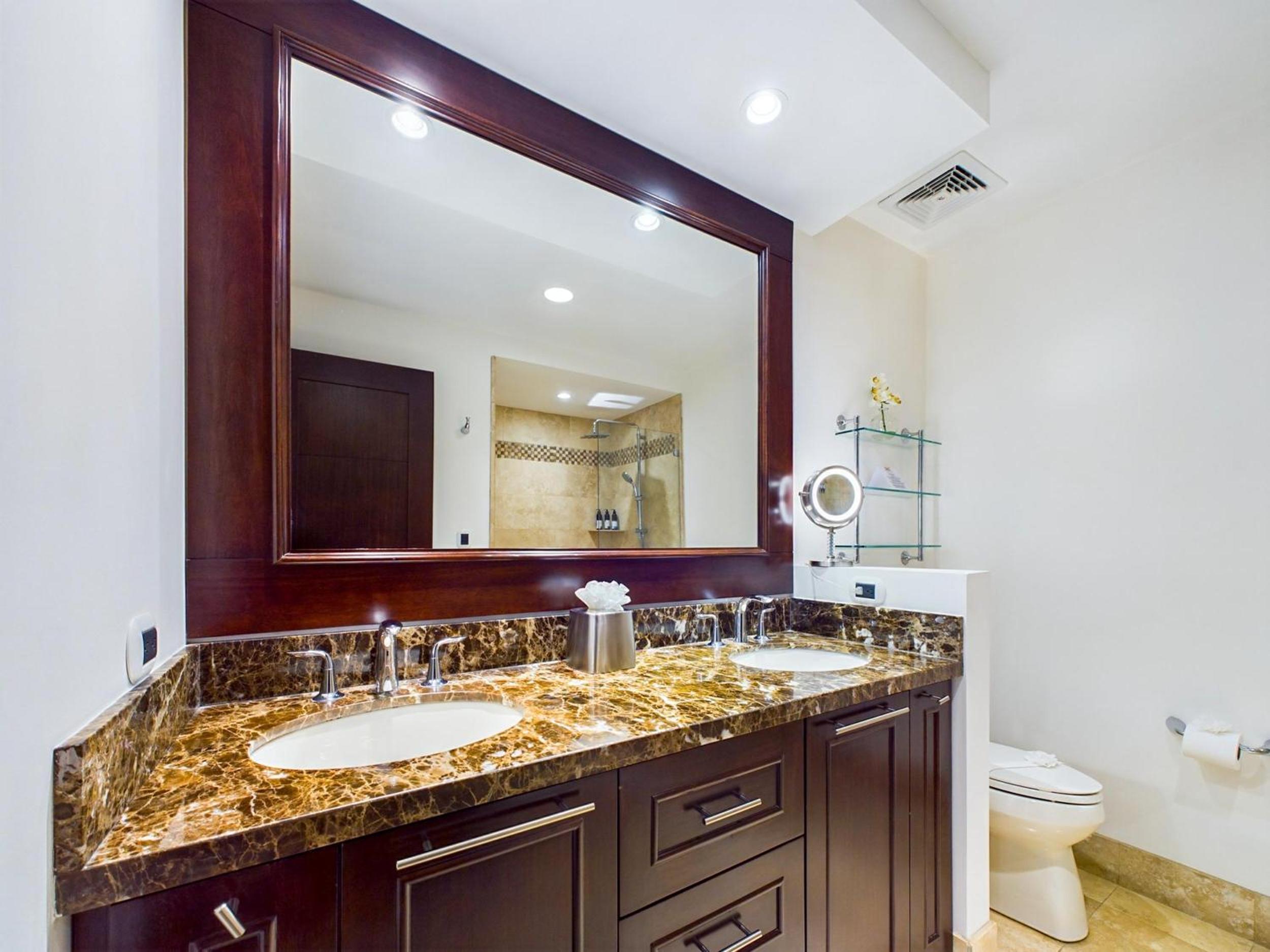 360 Splendor 405 Ocean View Condo- With Breakfast