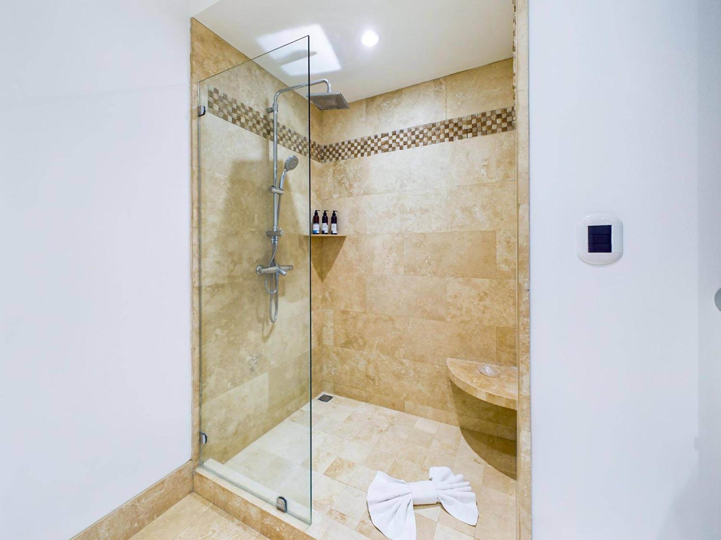 360 Splendor 405 Ocean View Condo- With Breakfast