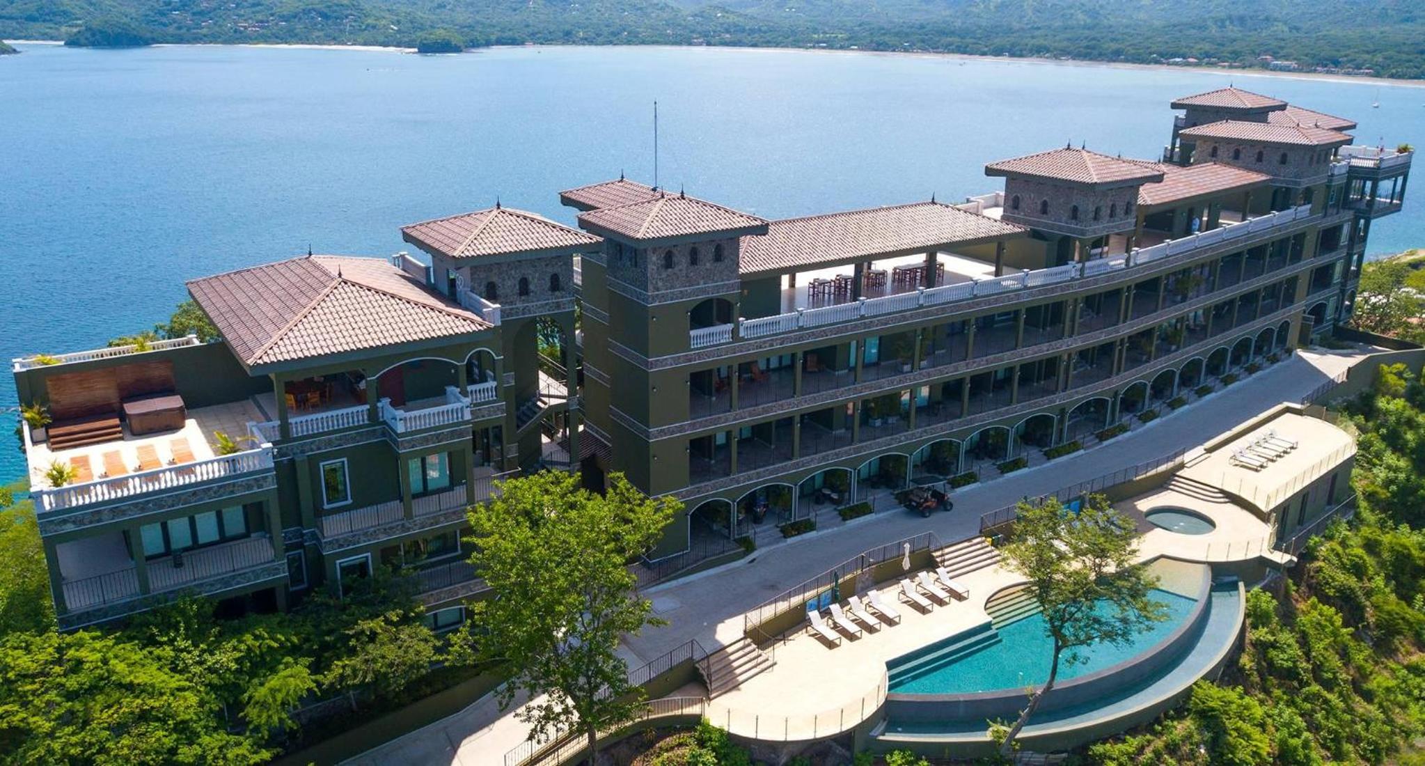 360 Splendor 405 Ocean View Condo- With Breakfast