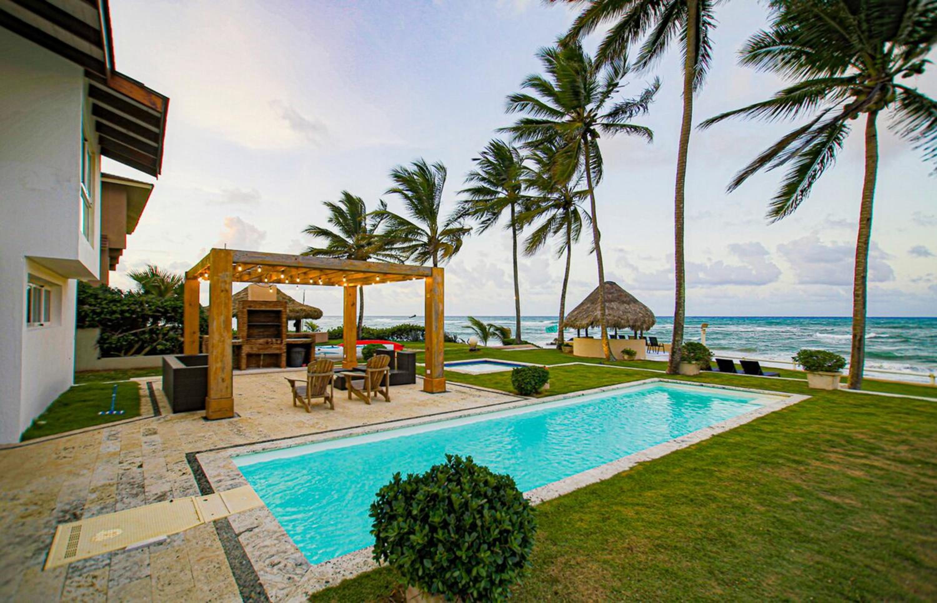 Modern and comfortable beachfront villa in Cabarete