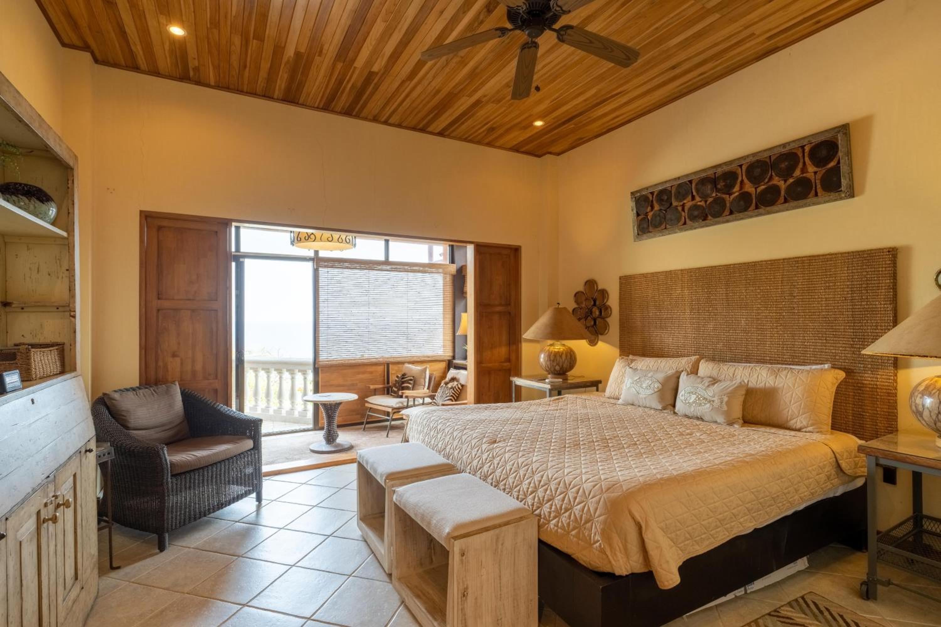 Casa Rosa- Luxury Ocean View 3 Bedroom Home