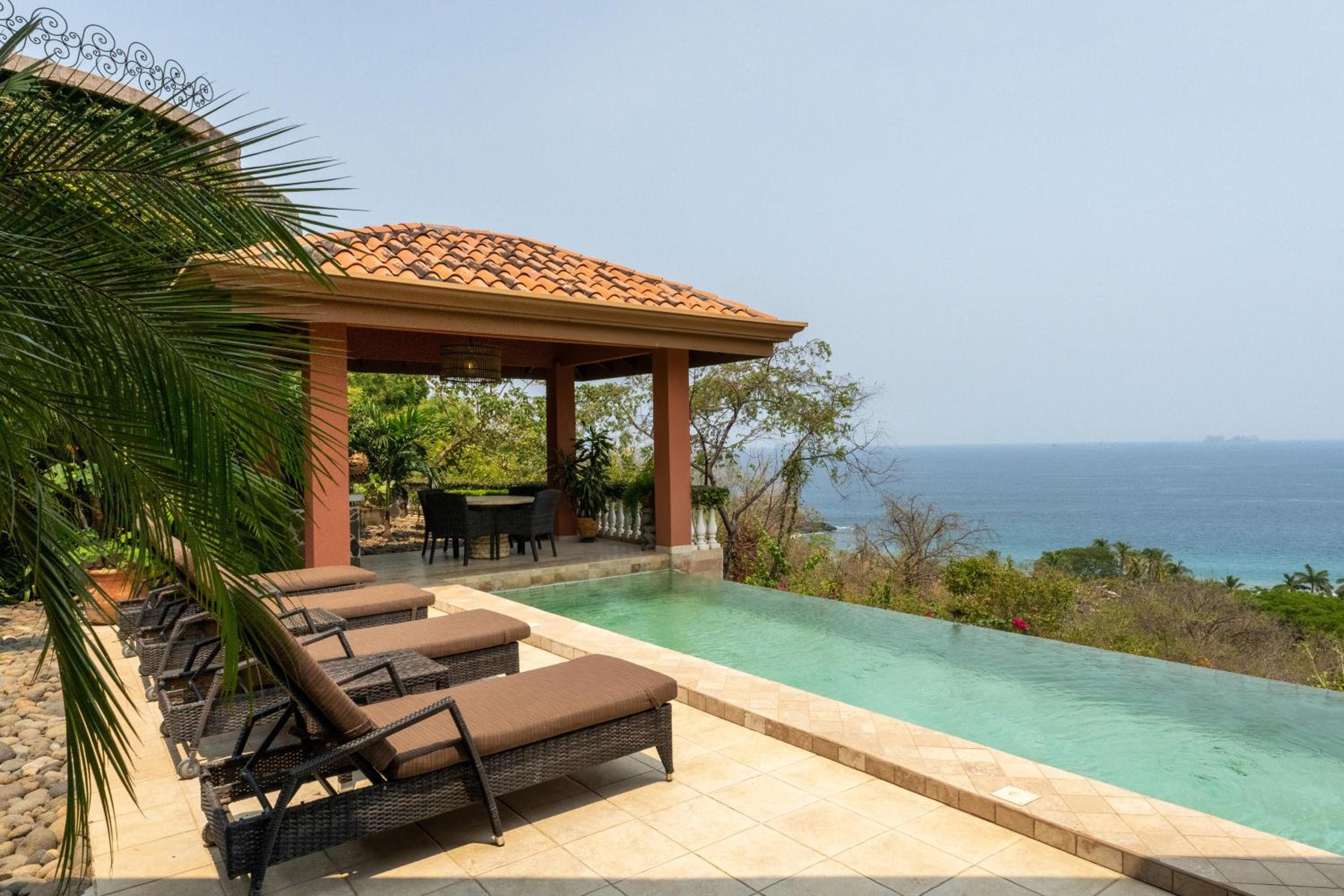 Casa Rosa- Luxury Ocean View 3 Bedroom Home