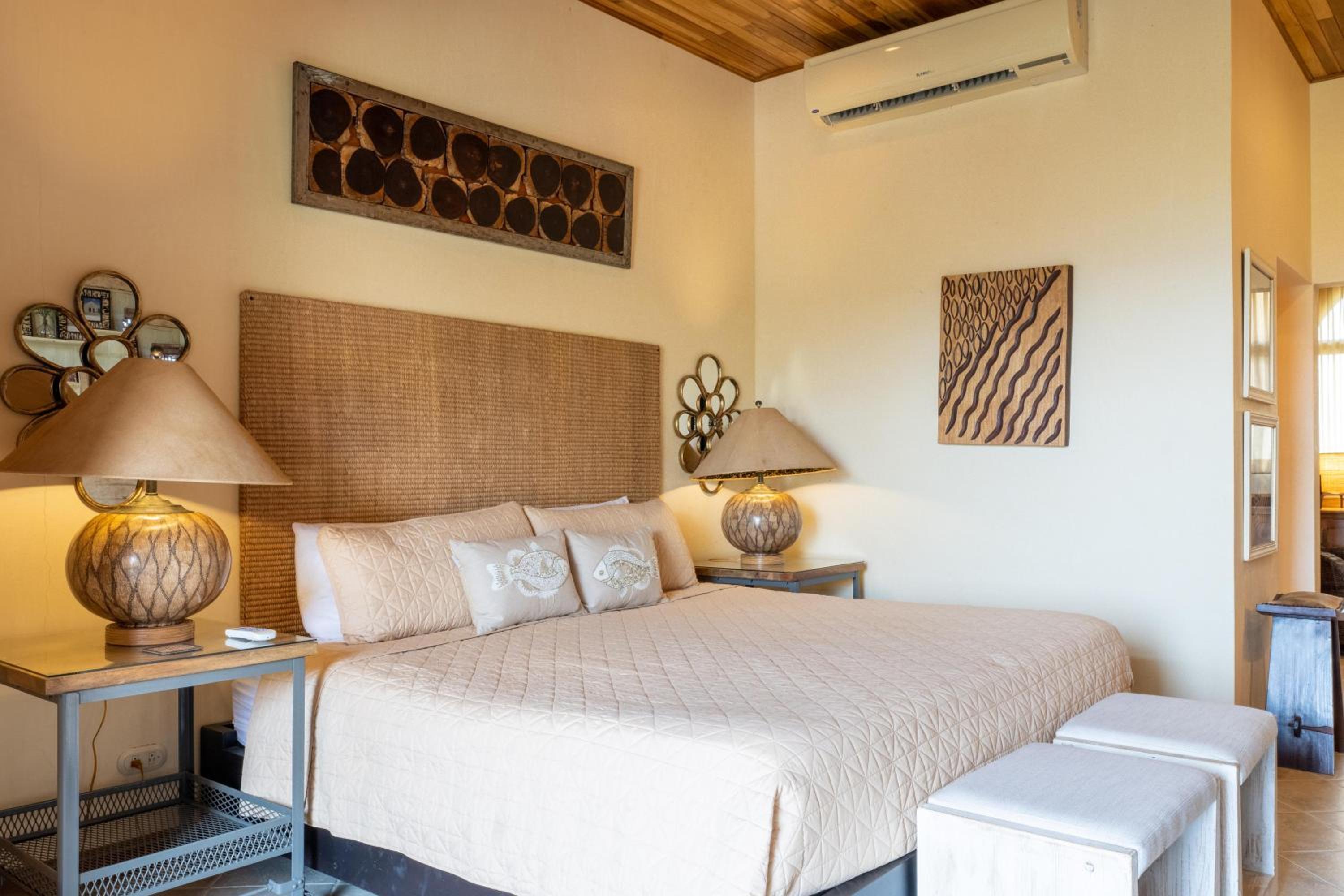 Casa Rosa- Luxury Ocean View 3 Bedroom Home