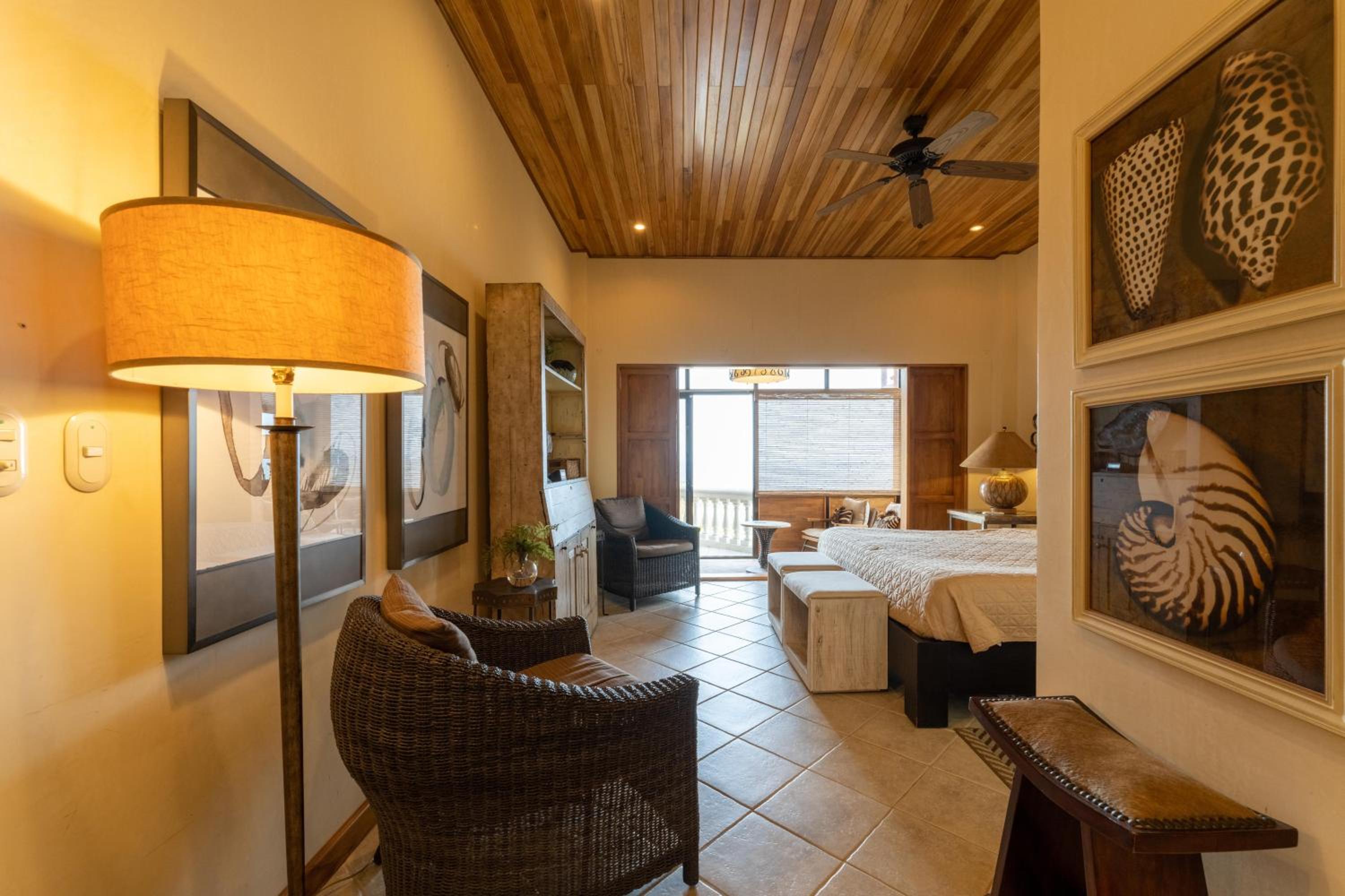 Casa Rosa- Luxury Ocean View 3 Bedroom Home