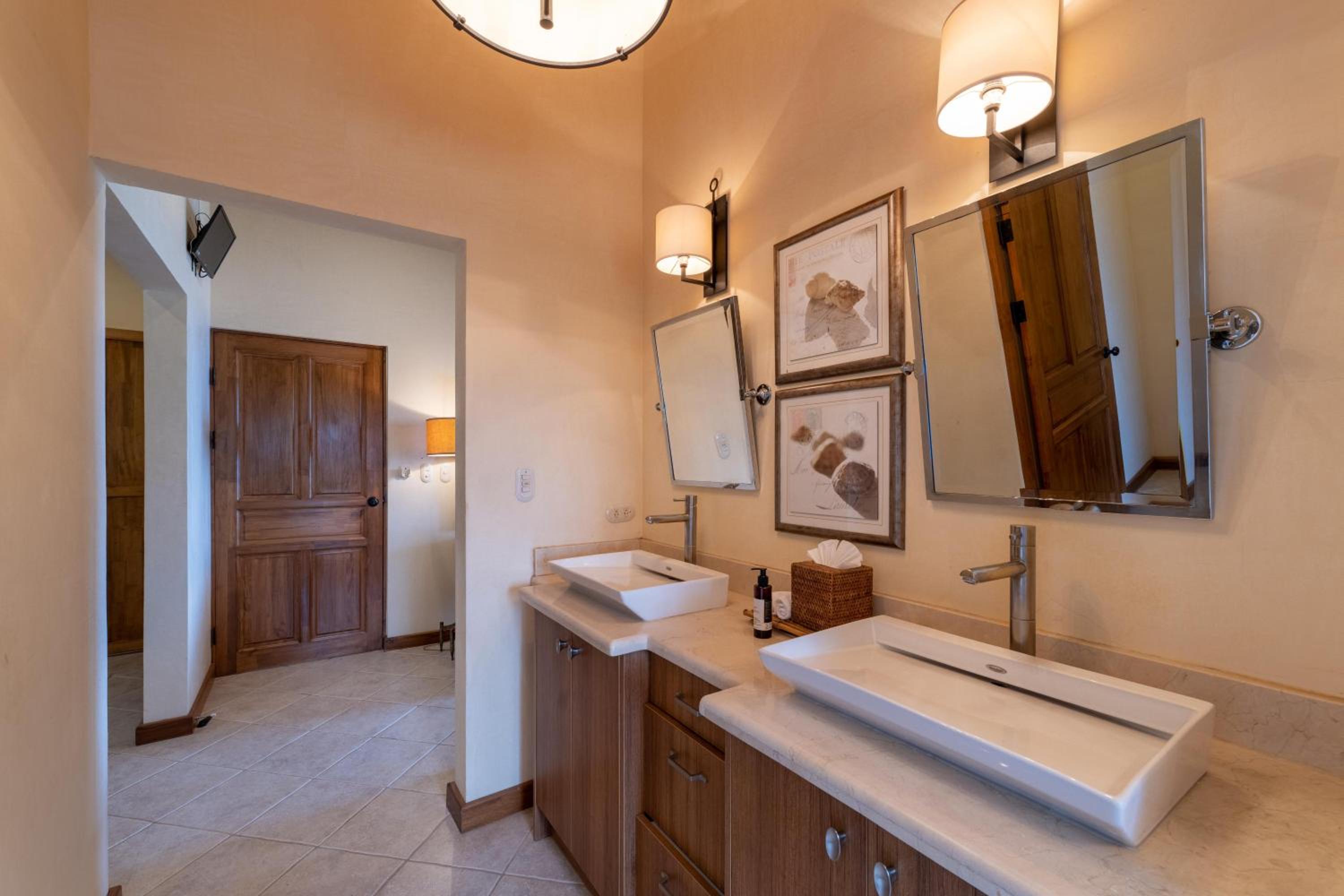 Casa Rosa- Luxury Ocean View 3 Bedroom Home