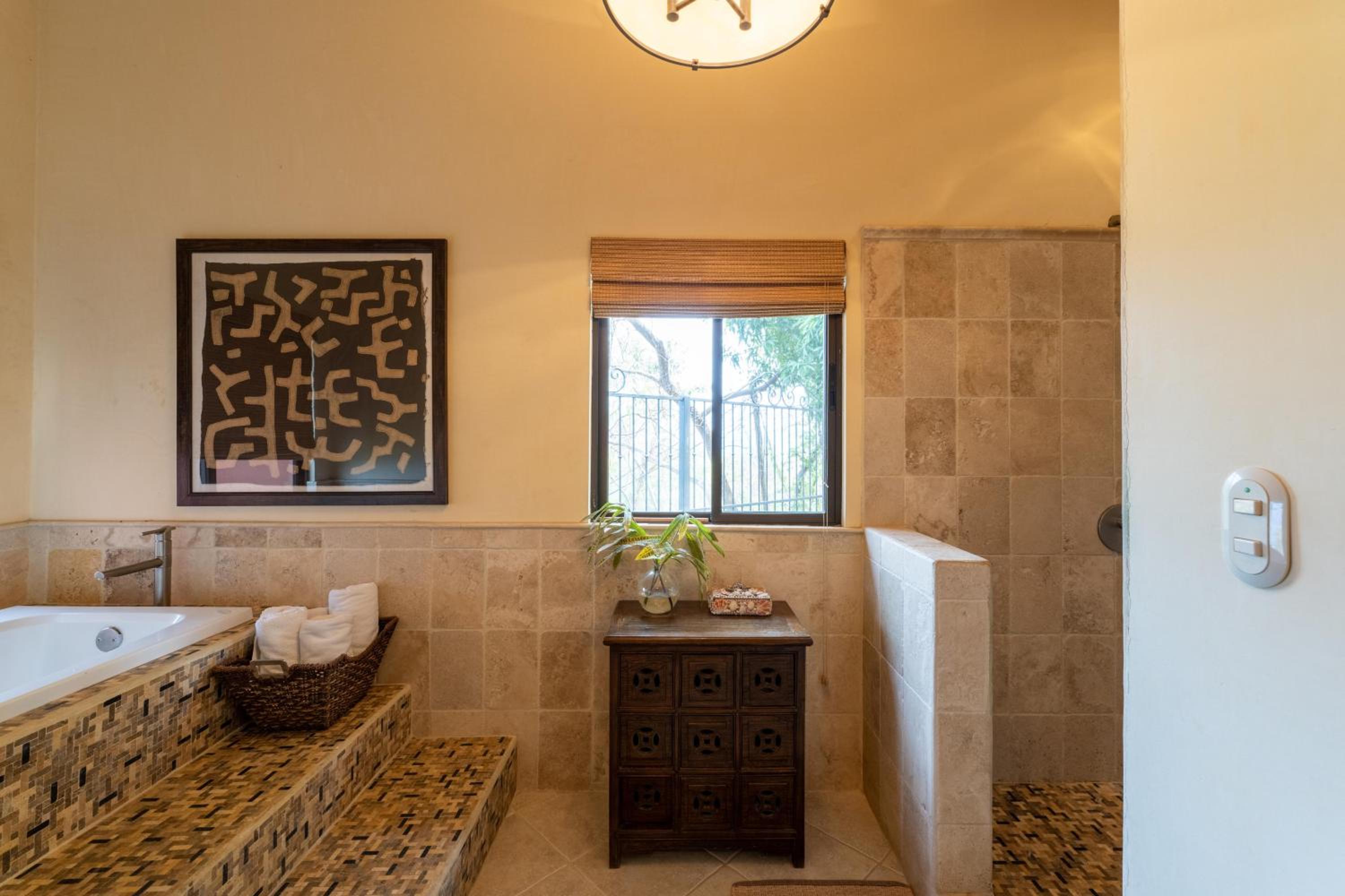 Casa Rosa- Luxury Ocean View 3 Bedroom Home