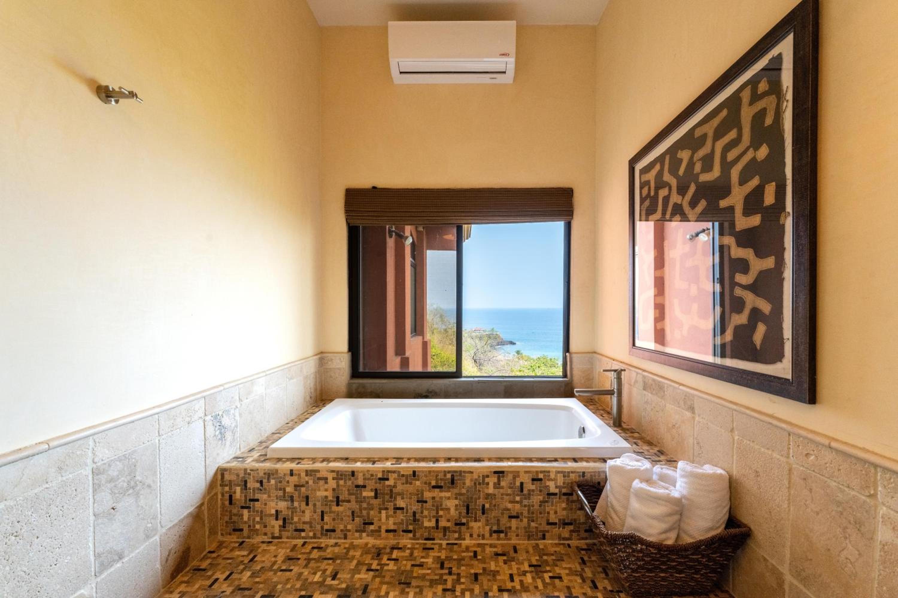 Casa Rosa- Luxury Ocean View 3 Bedroom Home