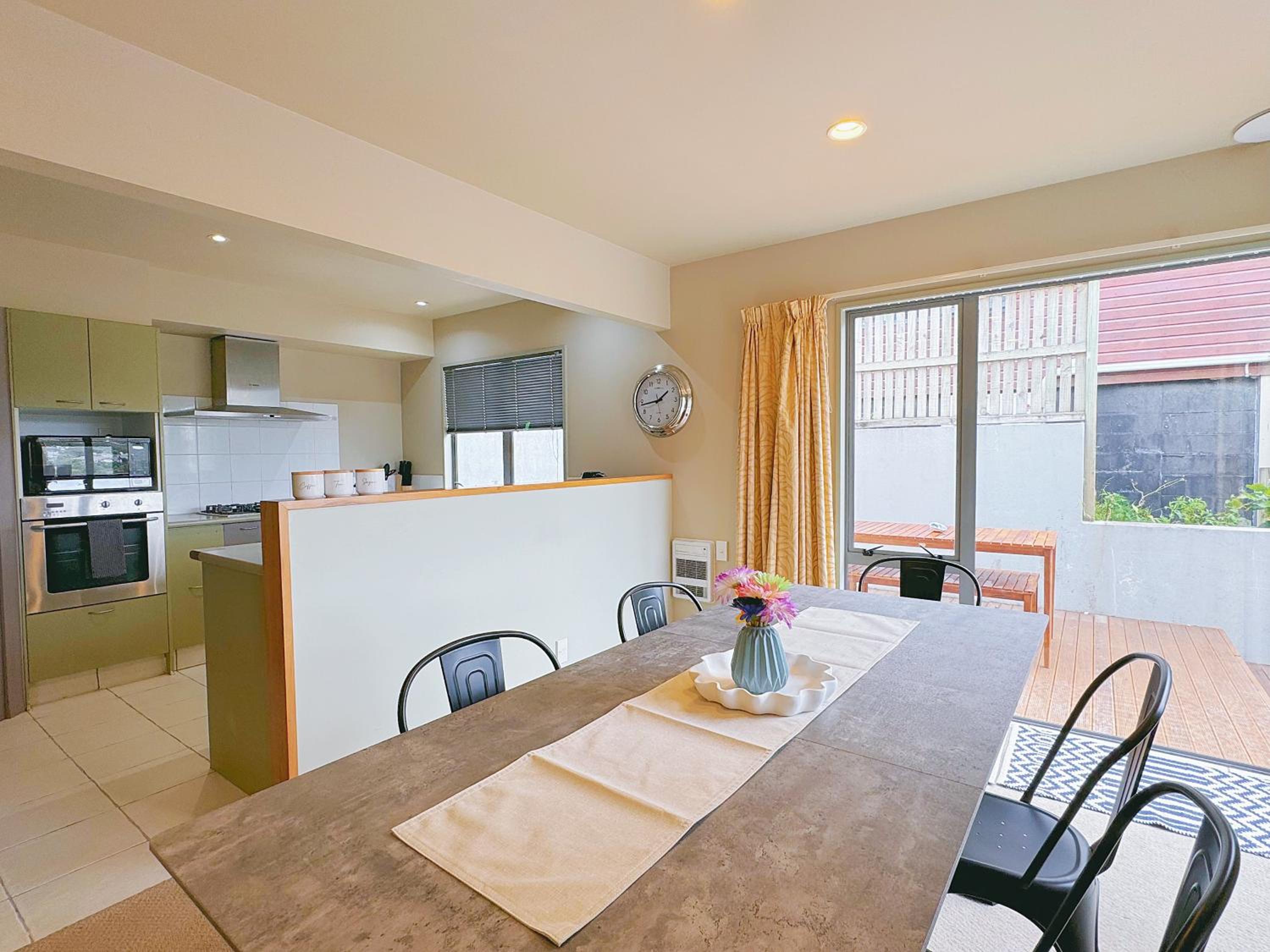 Family-Friendly 4-Bedroom with Easy City Access view 2