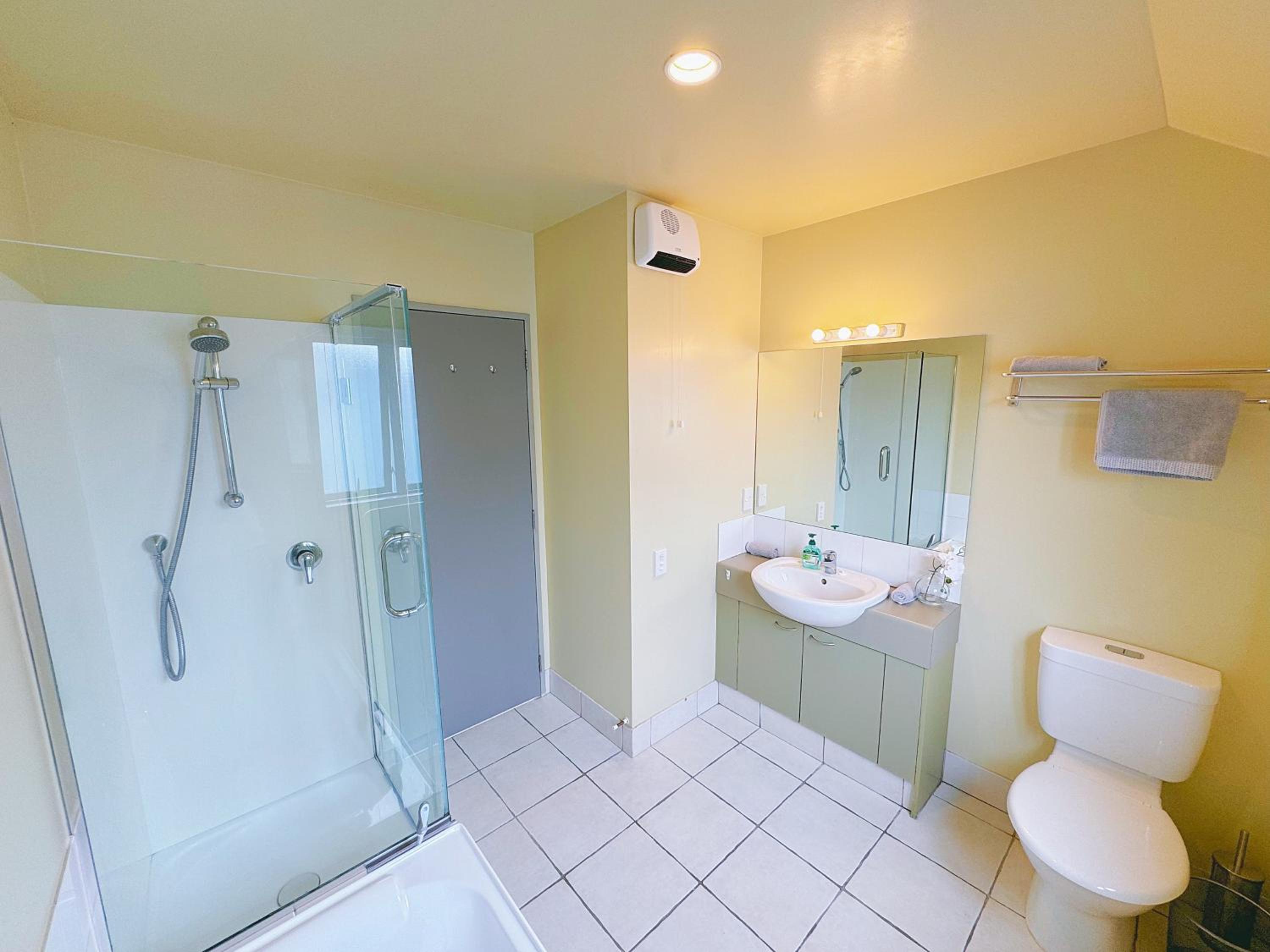 Family-Friendly 4-Bedroom with Easy City Access view 5