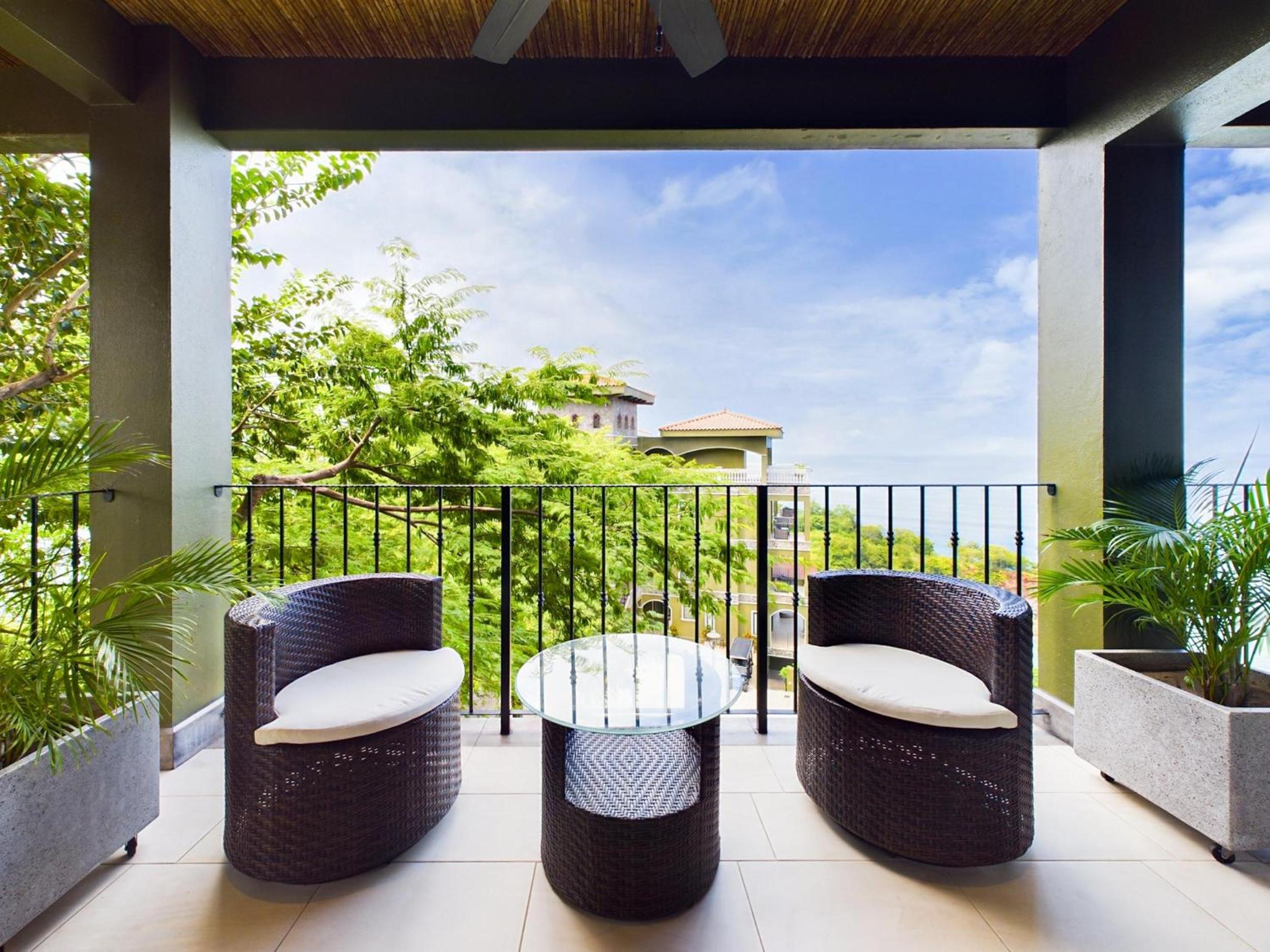 360 Splendor 404-Ocean View Condo- With Breakfast