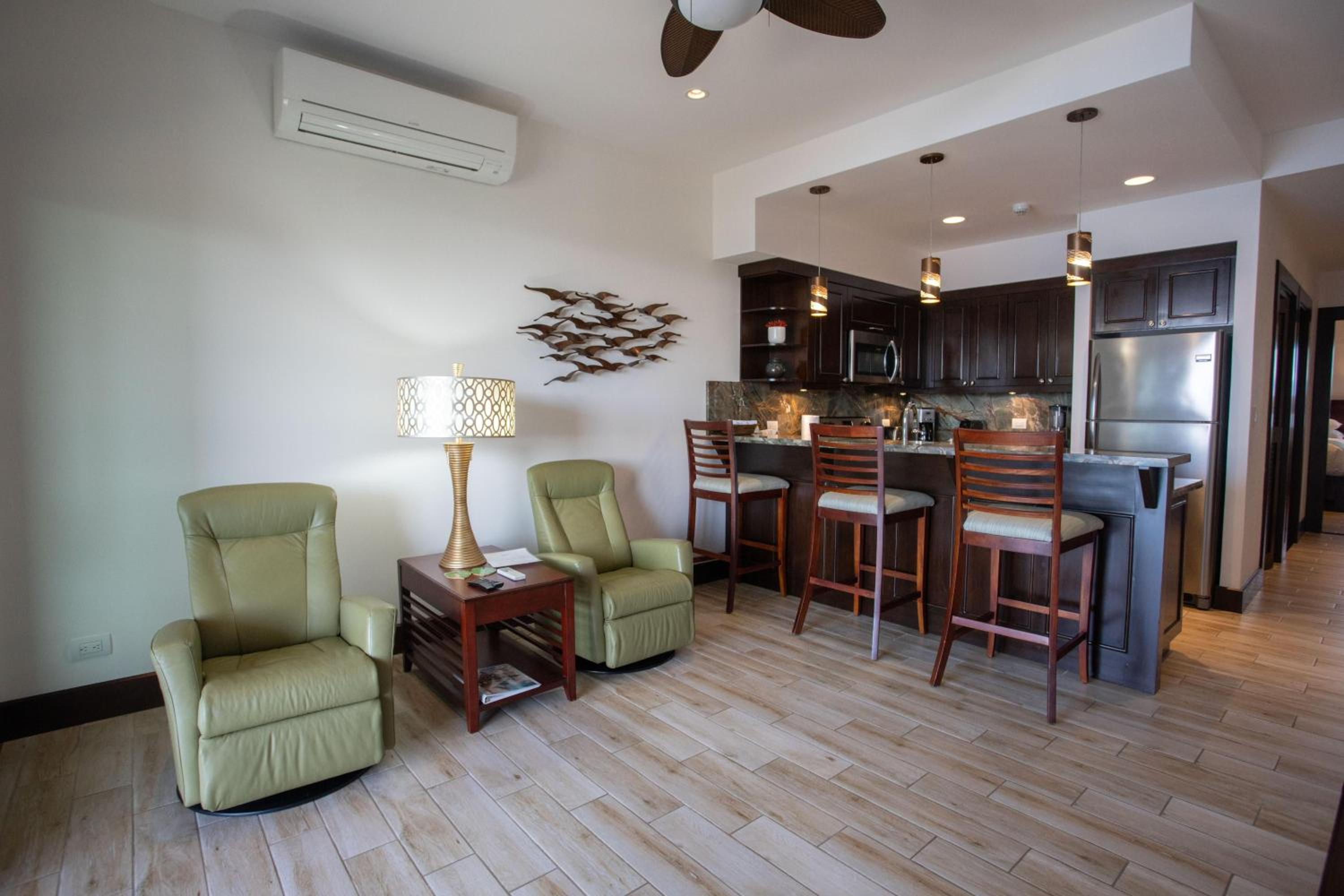 360 Splendor 207B-Ocean View Condo-Breakfast