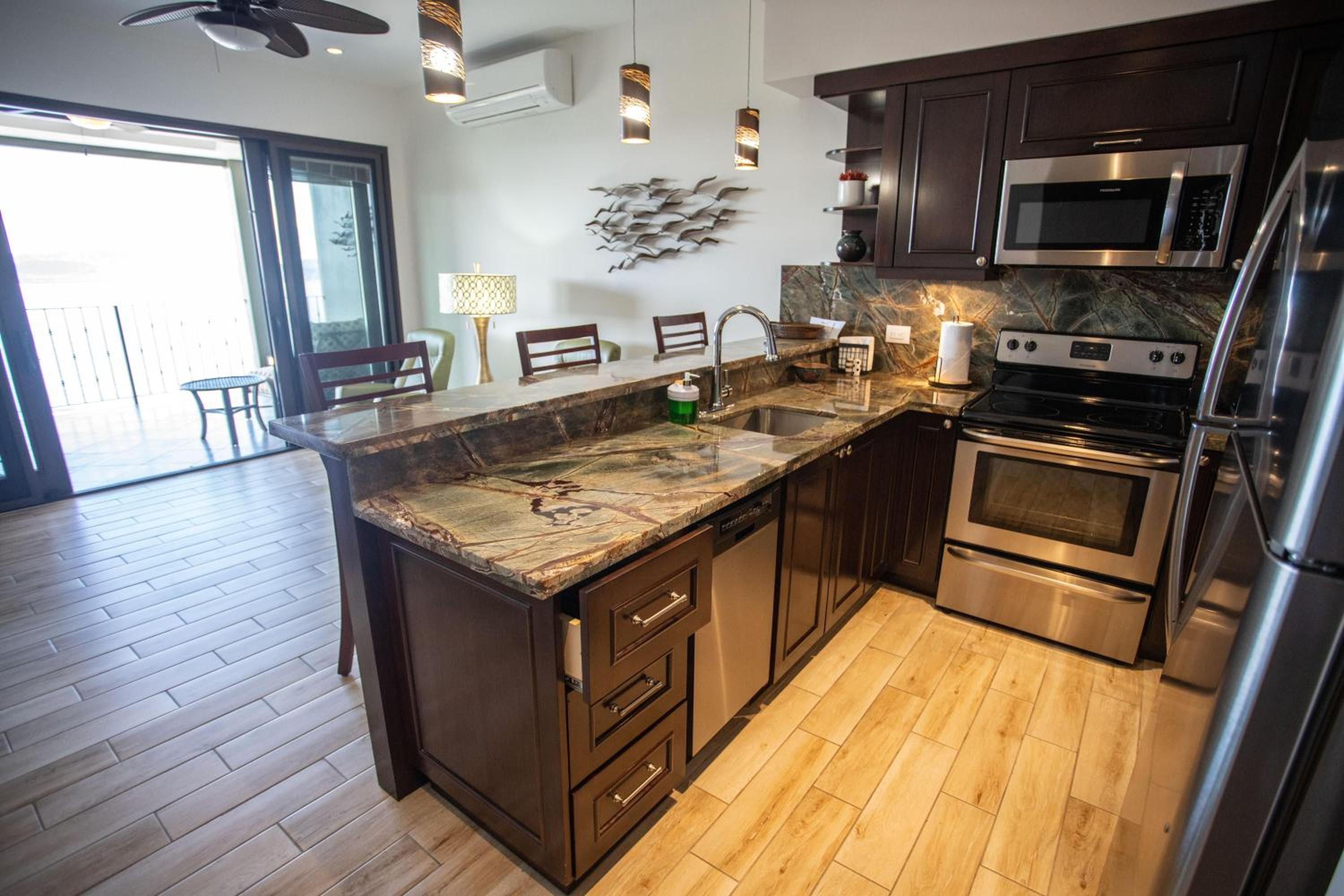 360 Splendor 207B-Ocean View Condo-Breakfast