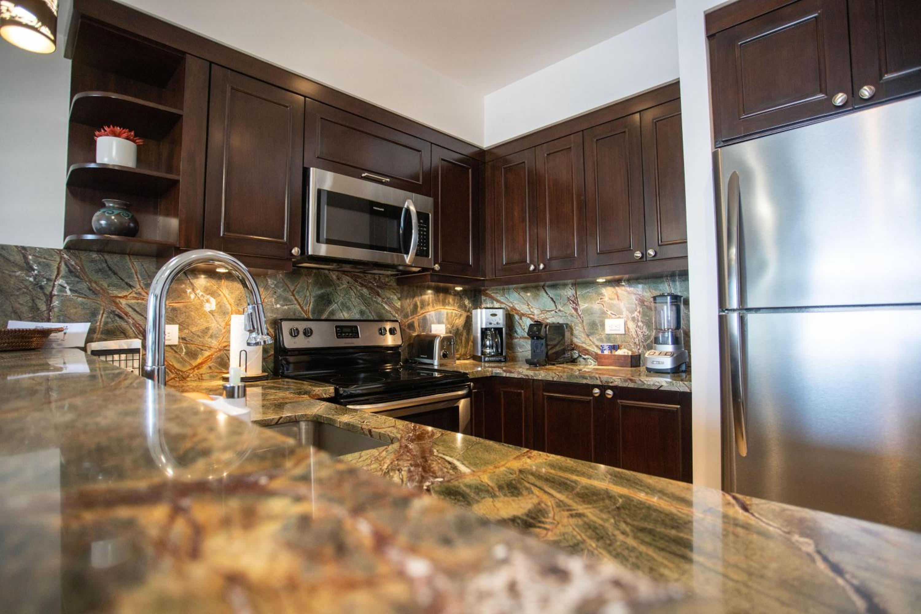 360 Splendor 207B-Ocean View Condo-Breakfast