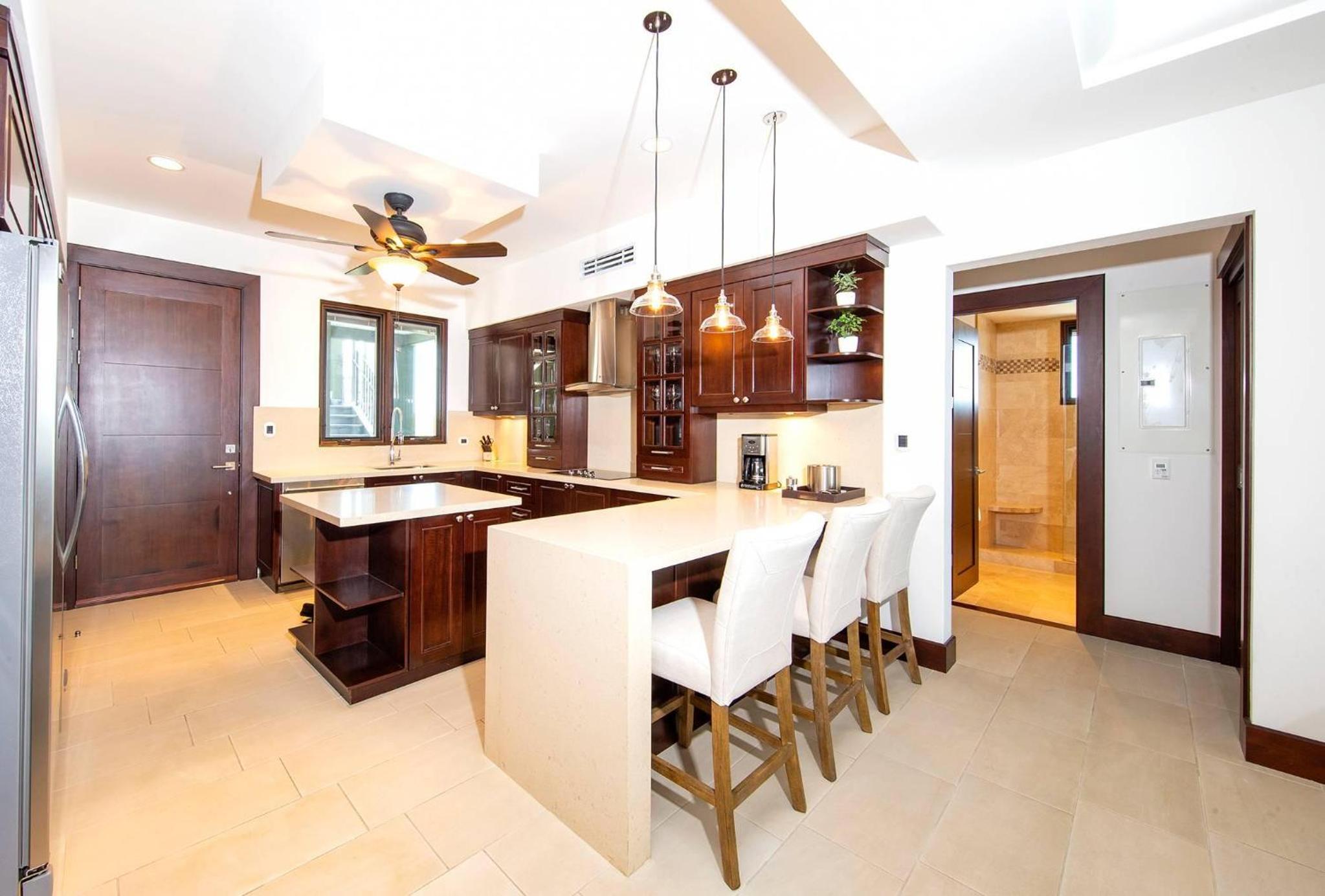 360 Splendor 105A-Ocean View 2 Br Condo-Breakfast Included!