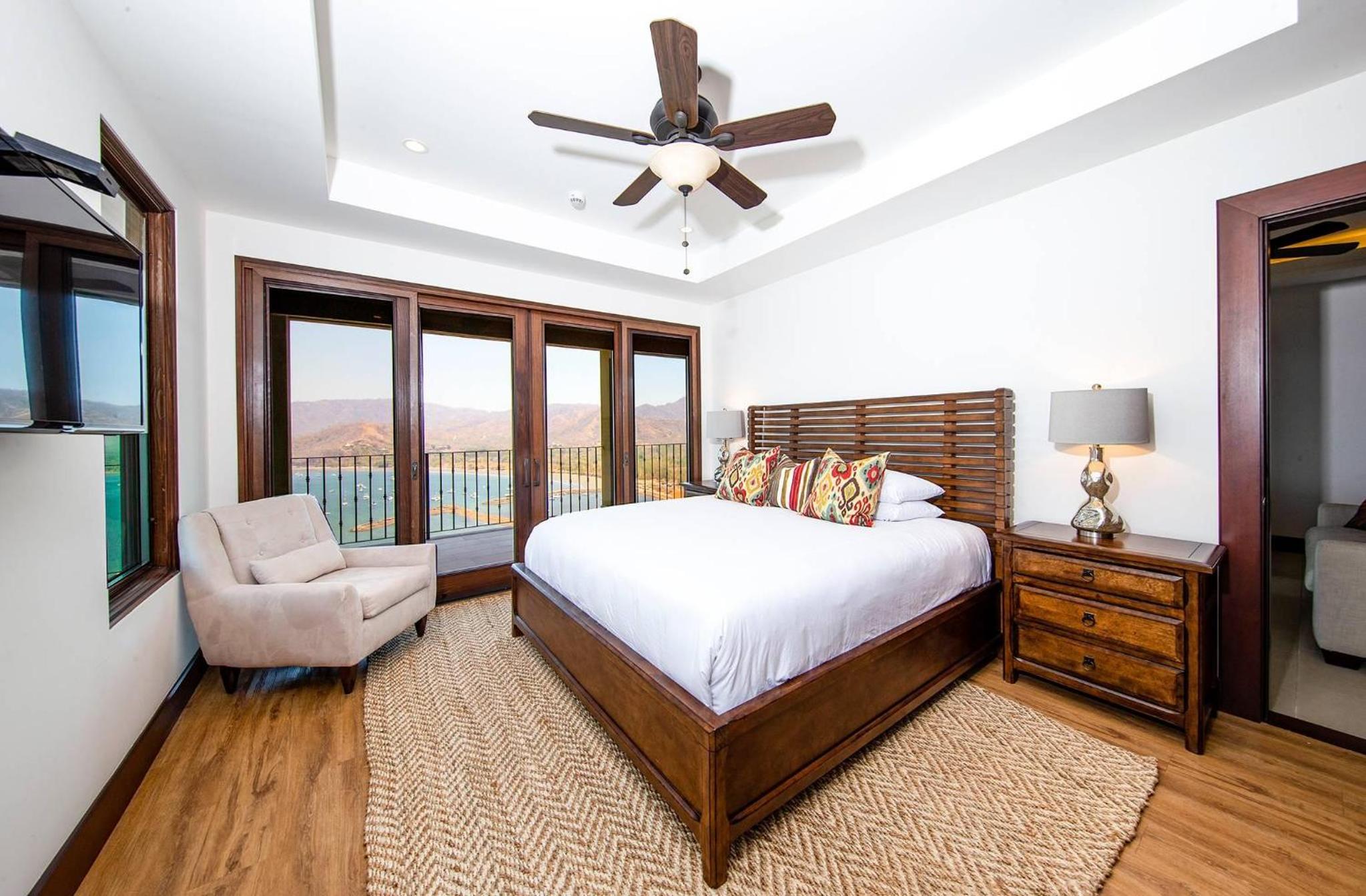 360 Splendor 105A-Ocean View 2 Br Condo-Breakfast Included!